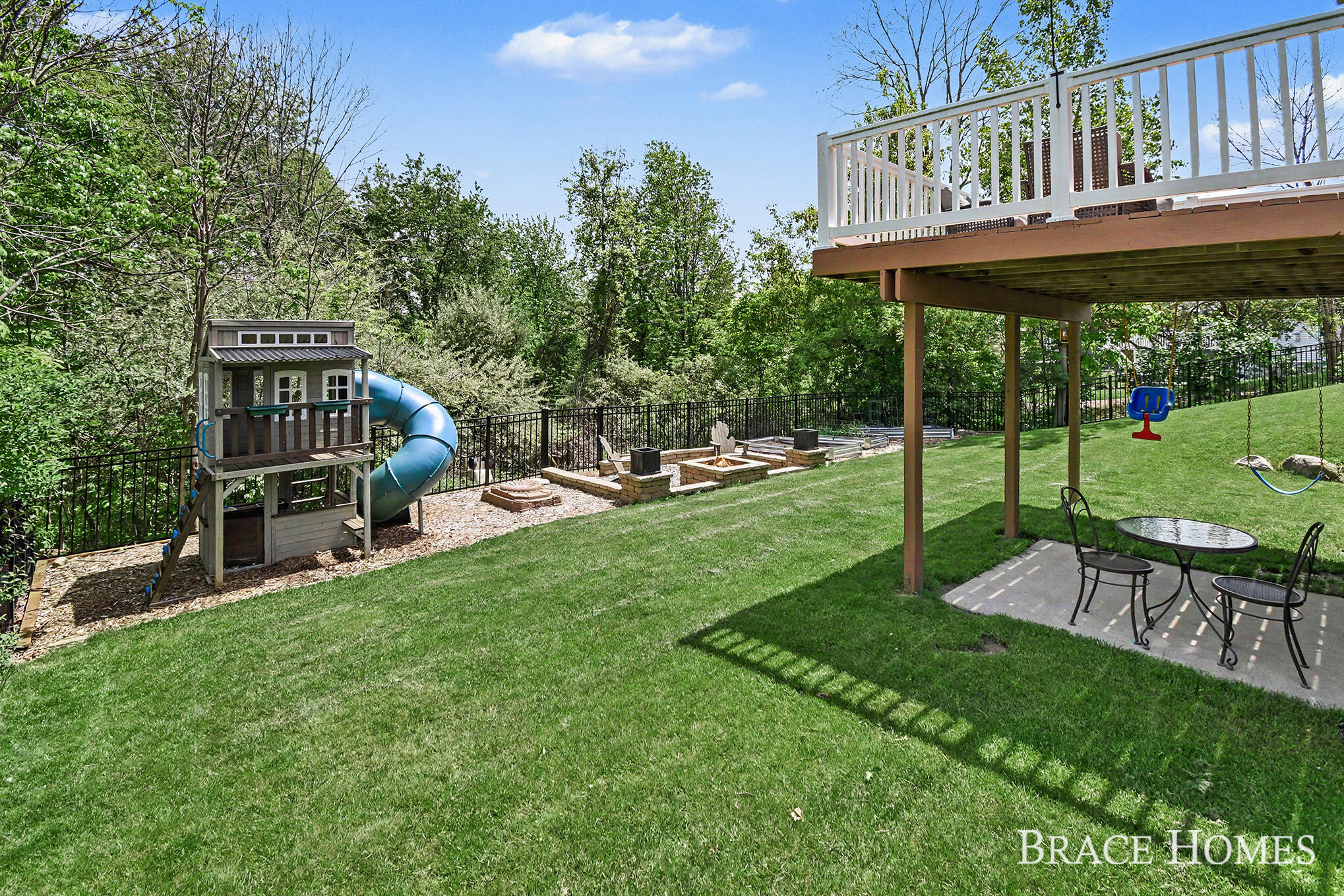 156 Hightower Drive NE Rockford MI 49341