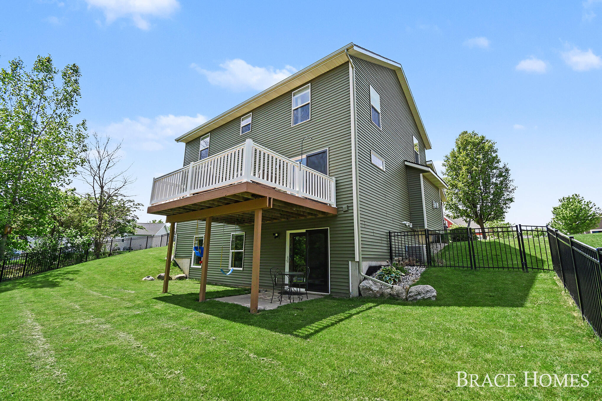 156 Hightower Drive NE Rockford MI 49341