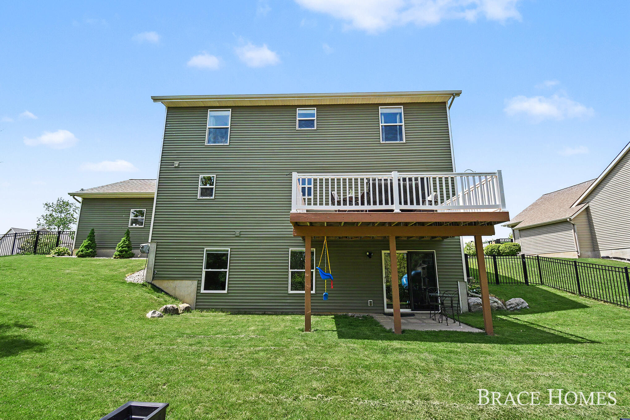 156 Hightower Drive NE Rockford MI 49341