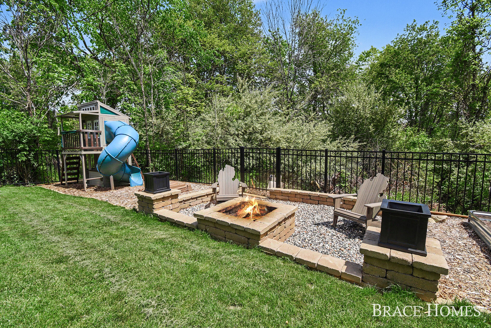 156 Hightower Drive NE Rockford MI 49341