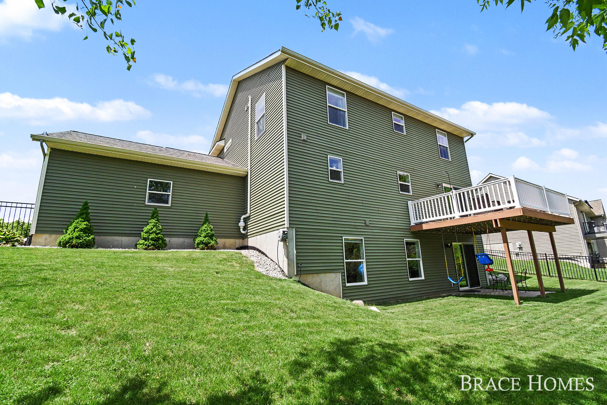156 Hightower Drive NE Rockford MI 49341