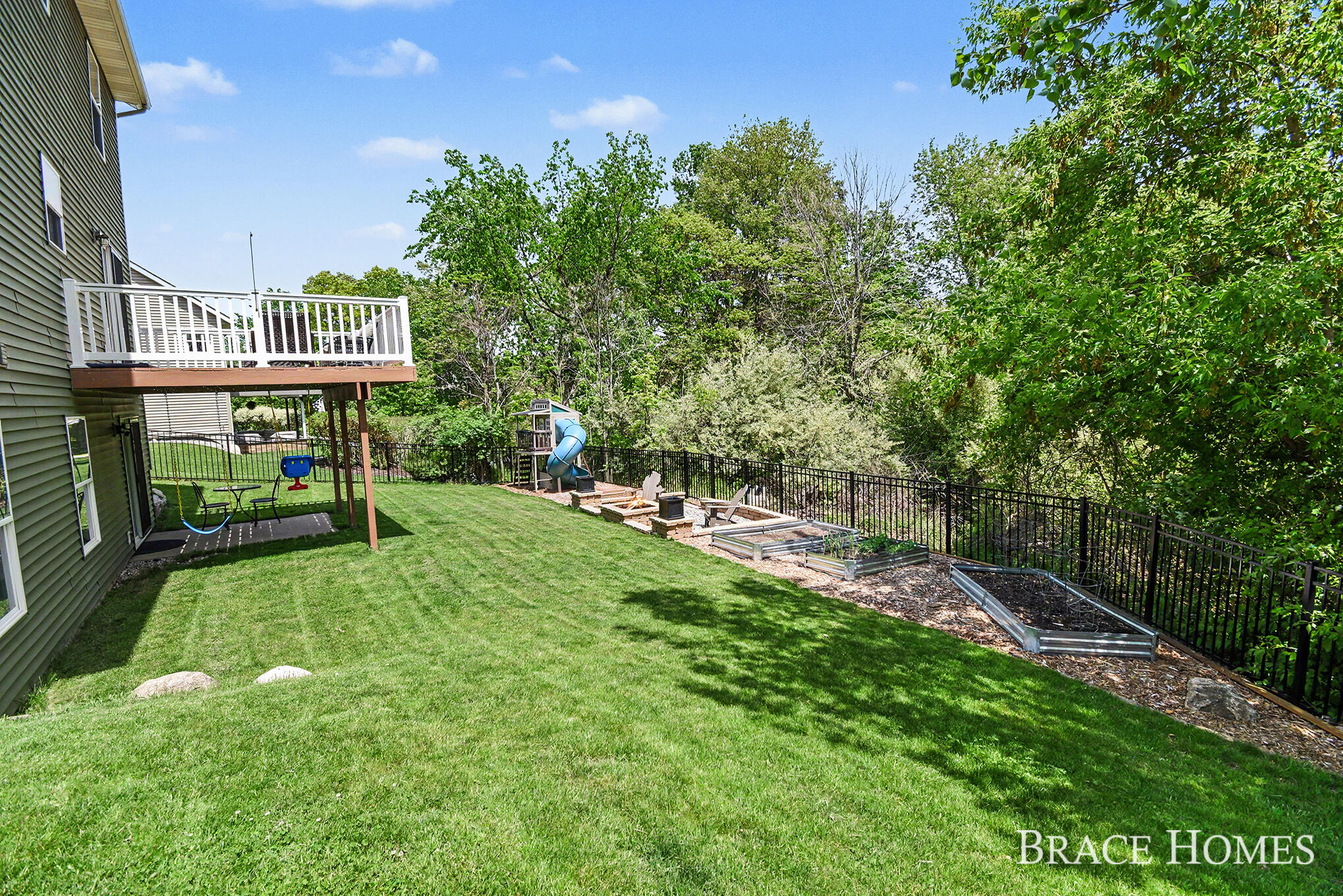 156 Hightower Drive NE Rockford MI 49341
