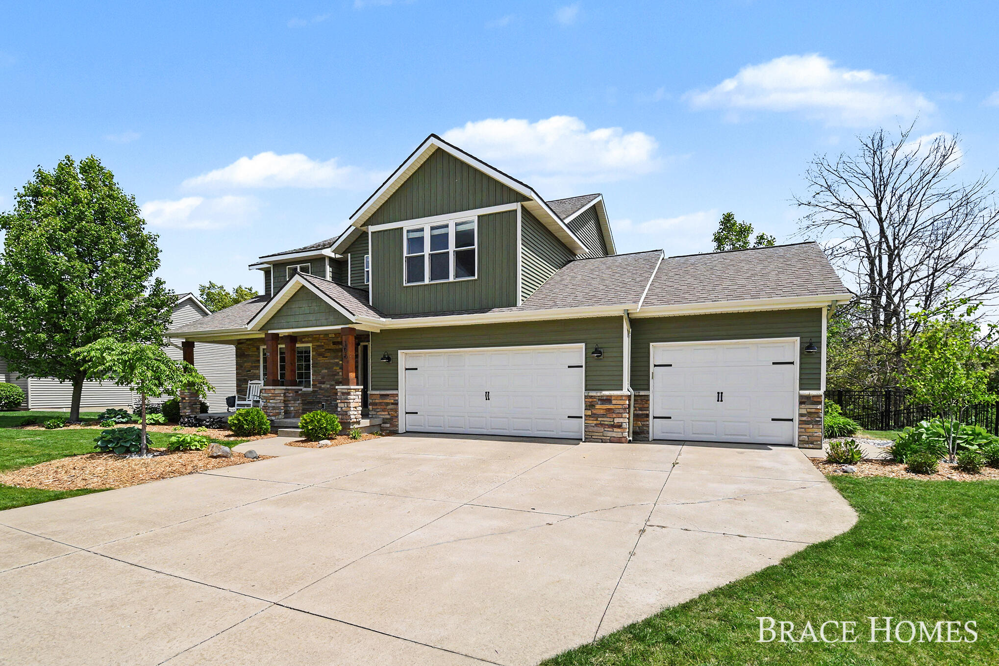 156 Hightower Drive NE Rockford MI 49341