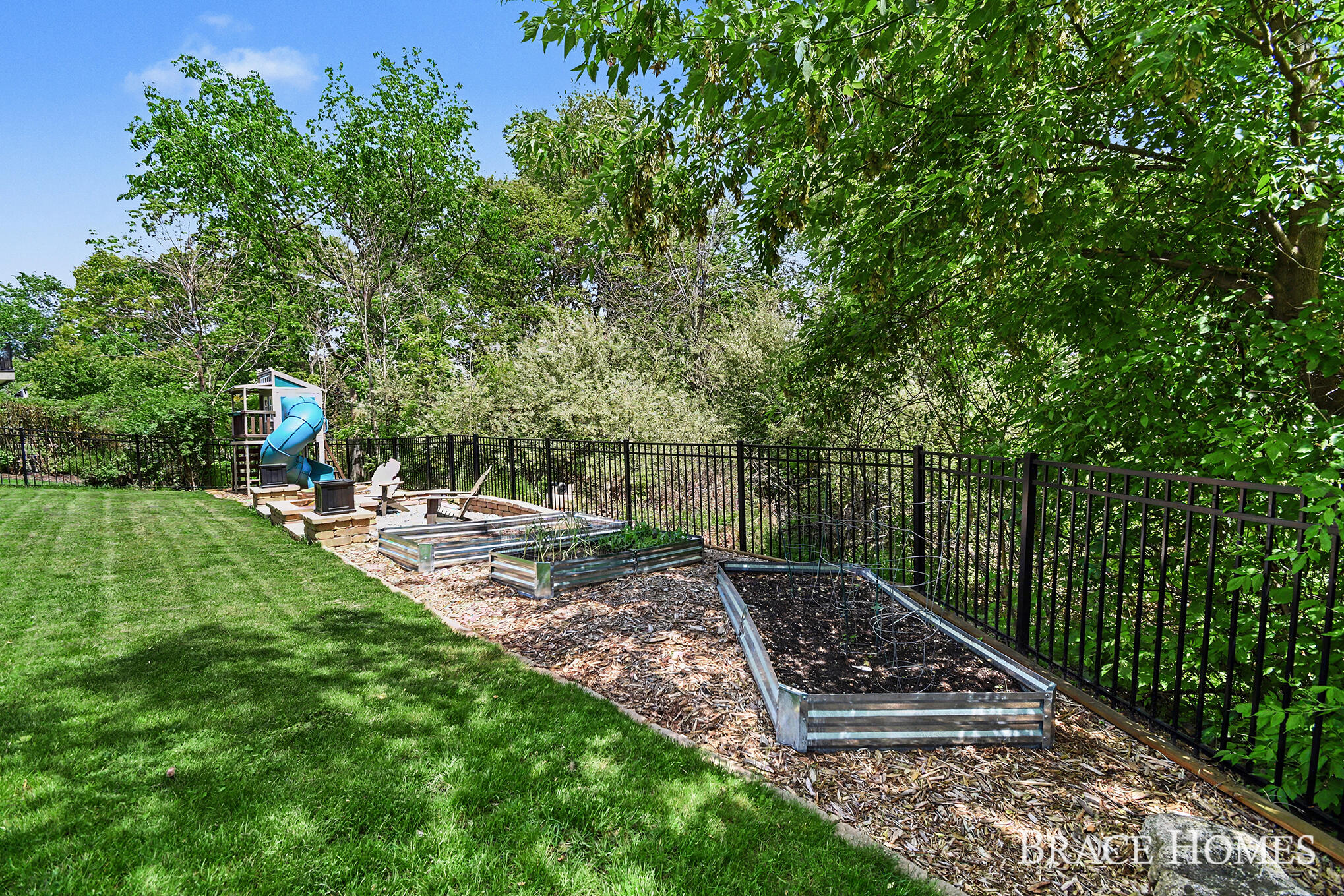156 Hightower Drive NE Rockford MI 49341