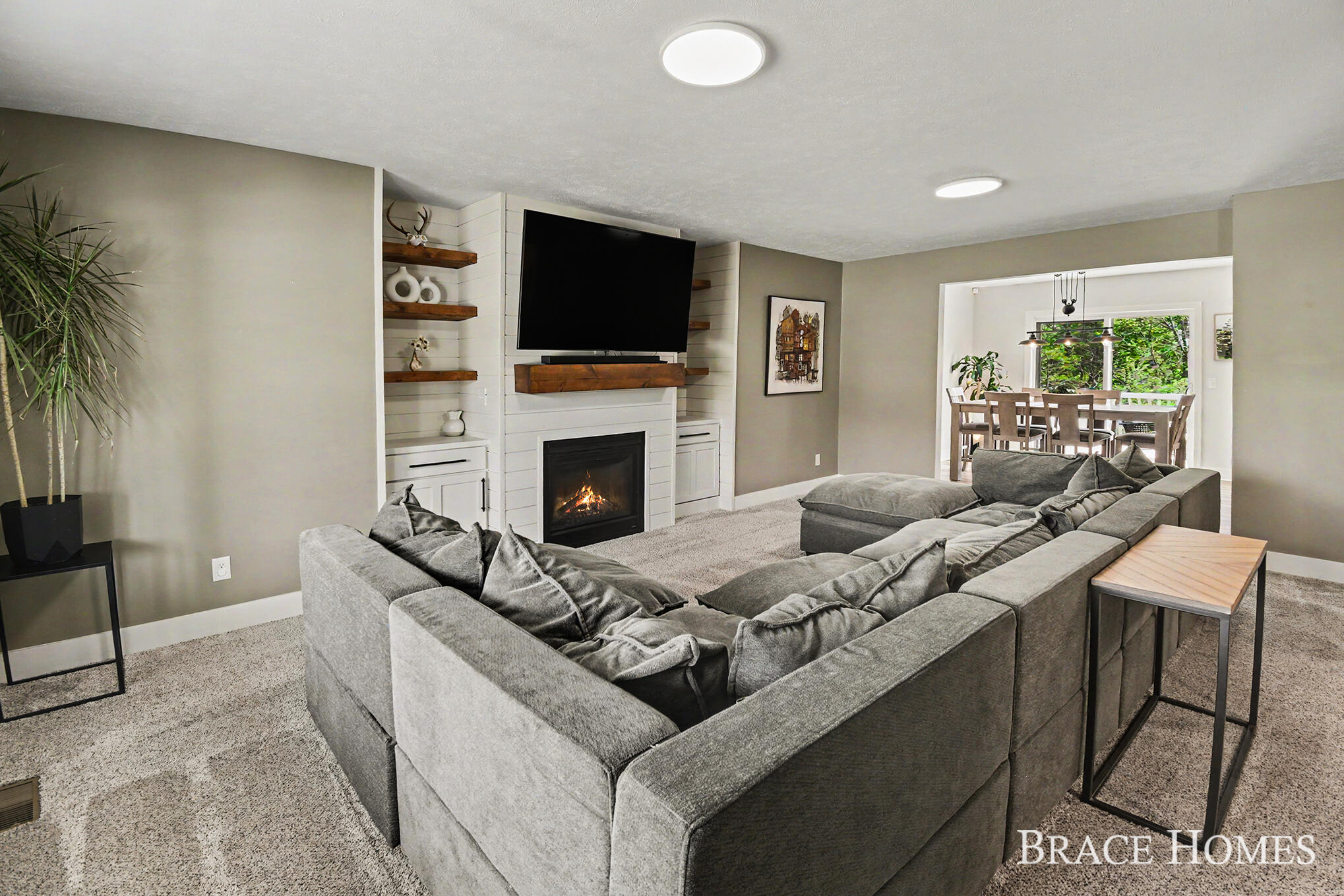 156 Hightower Drive NE Rockford MI 49341