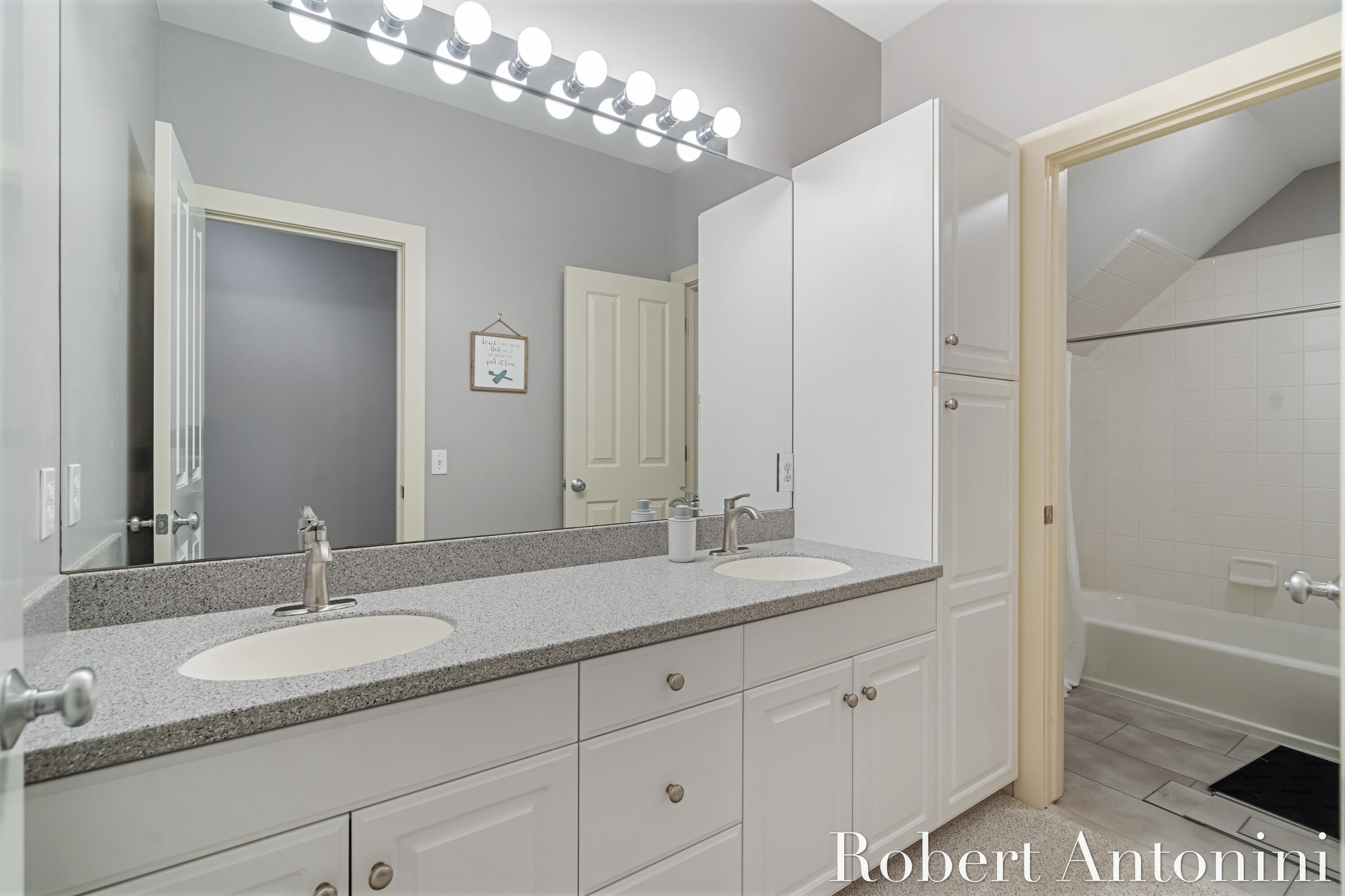 1977 Emerald Glen Court NE Ada MI 49301