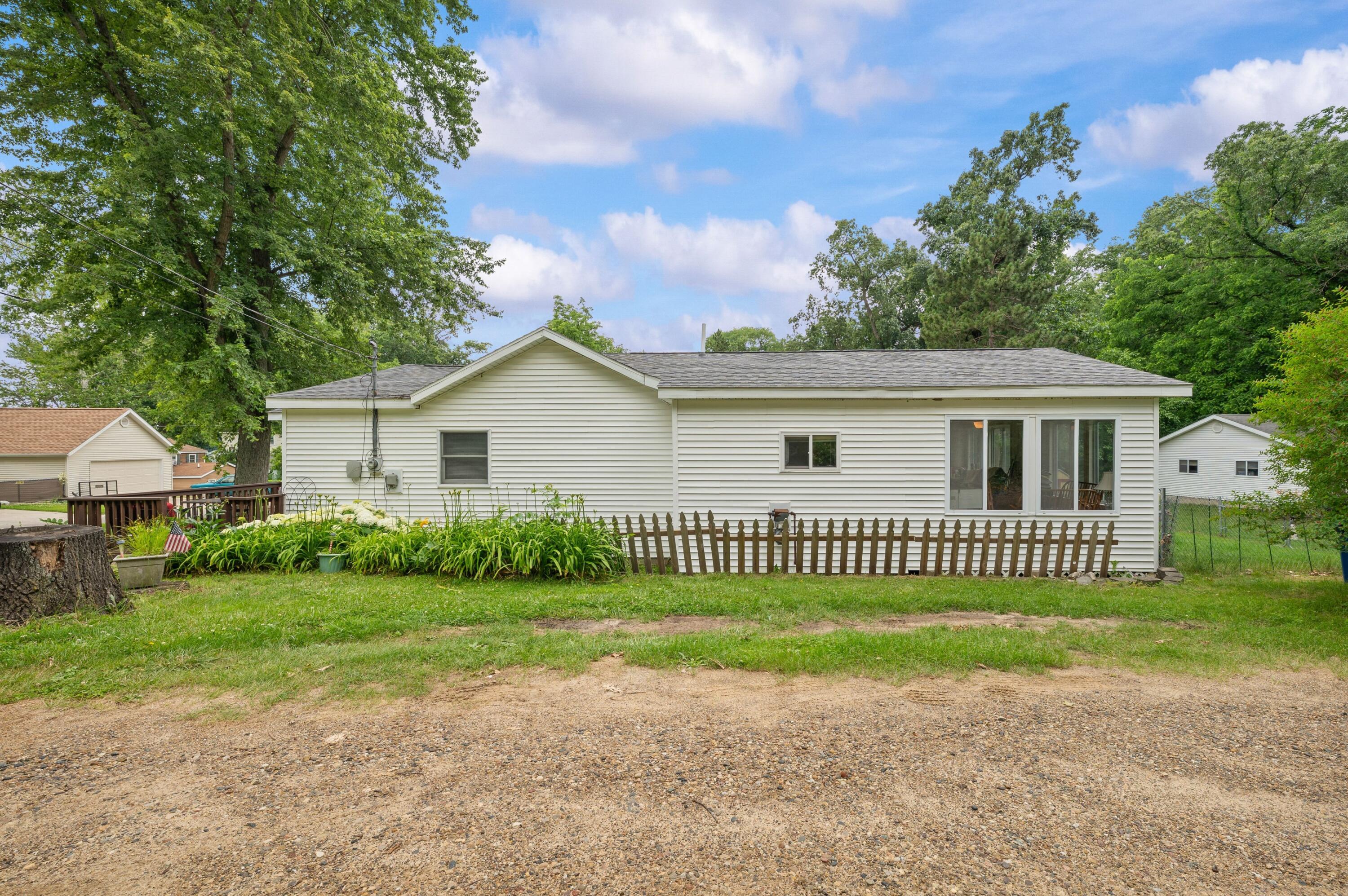 52653 Lakeview Drive Dowagiac MI 49047