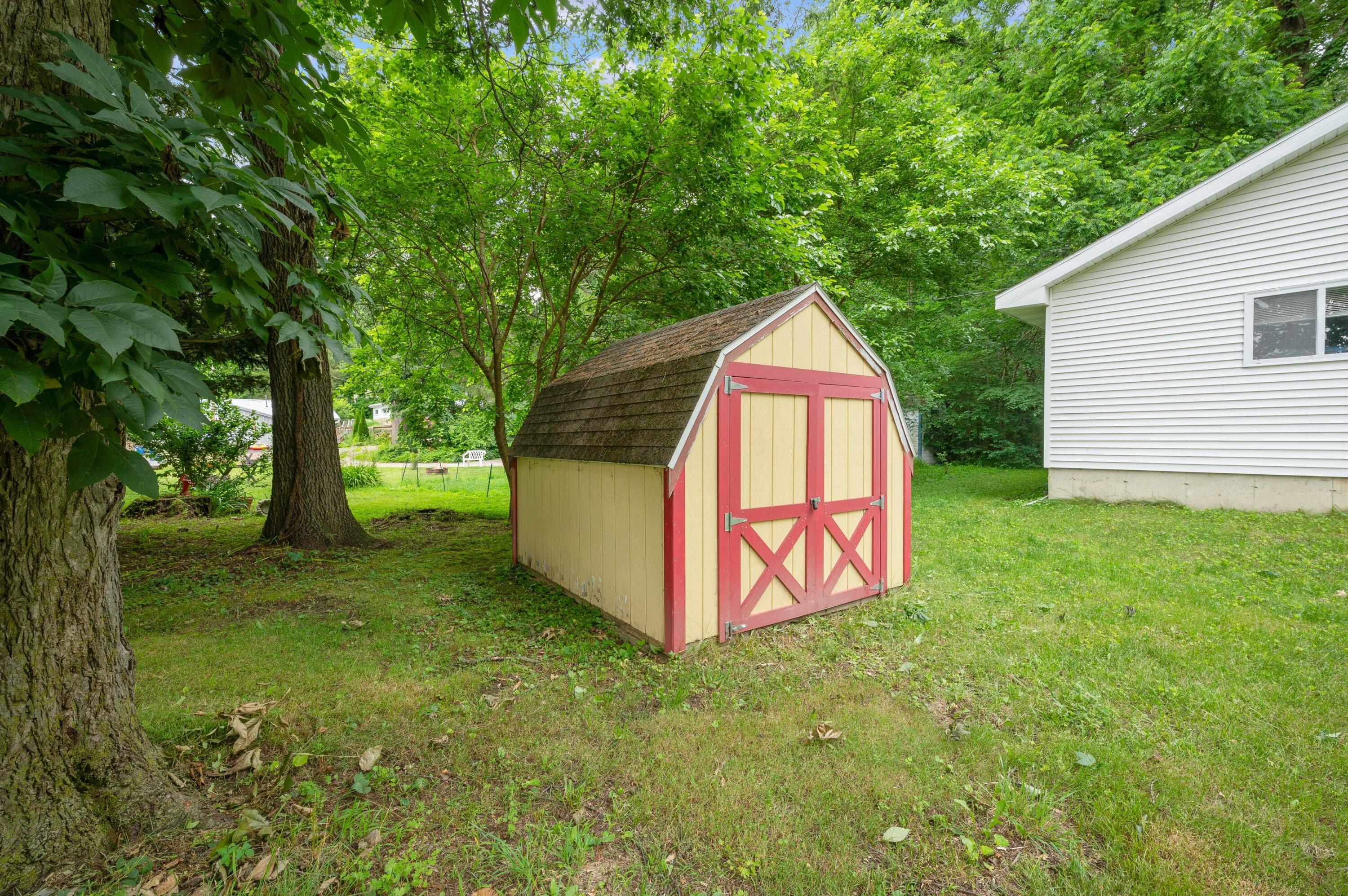 52653 Lakeview Drive Dowagiac MI 49047