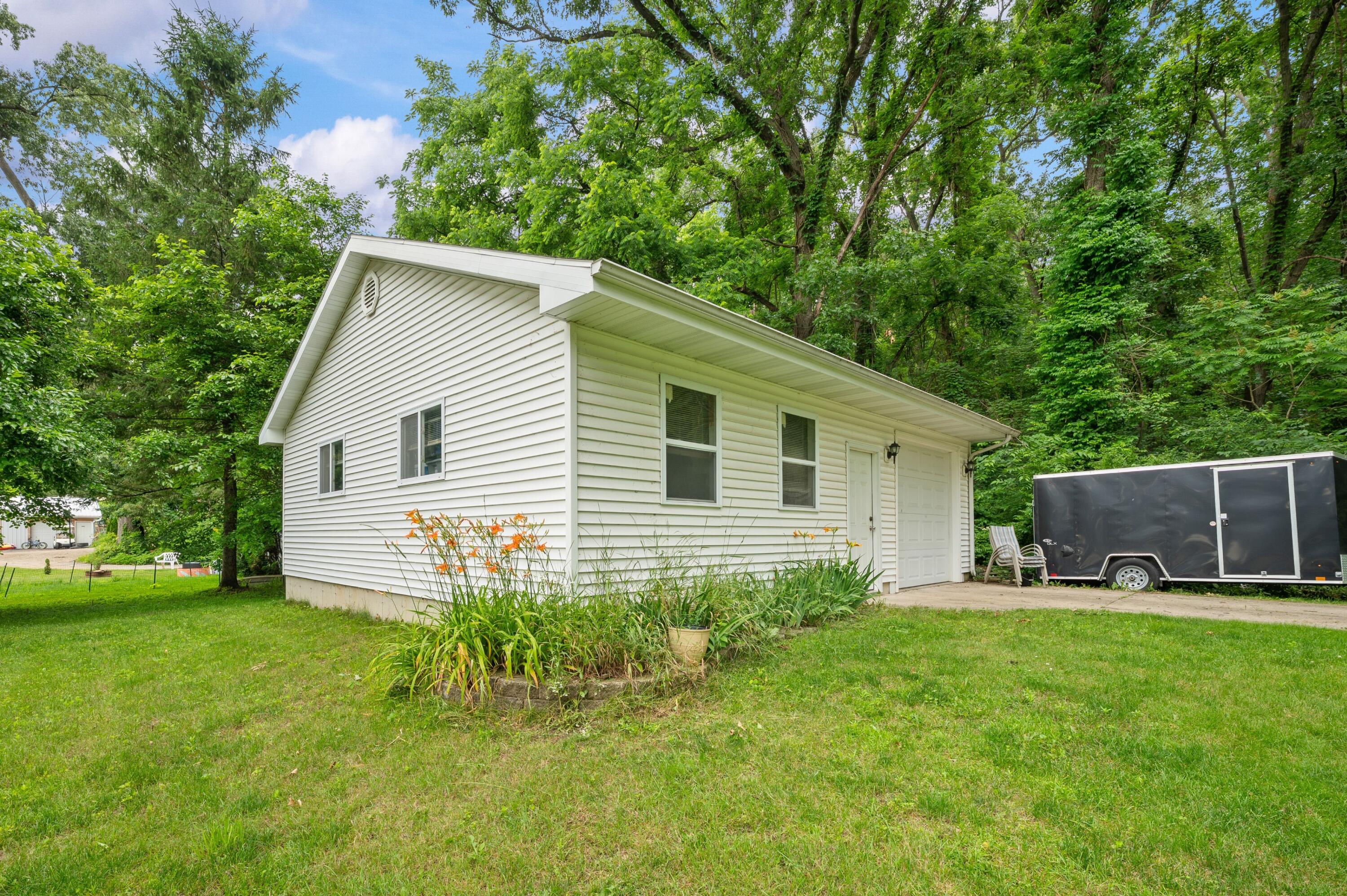 52653 Lakeview Drive Dowagiac MI 49047