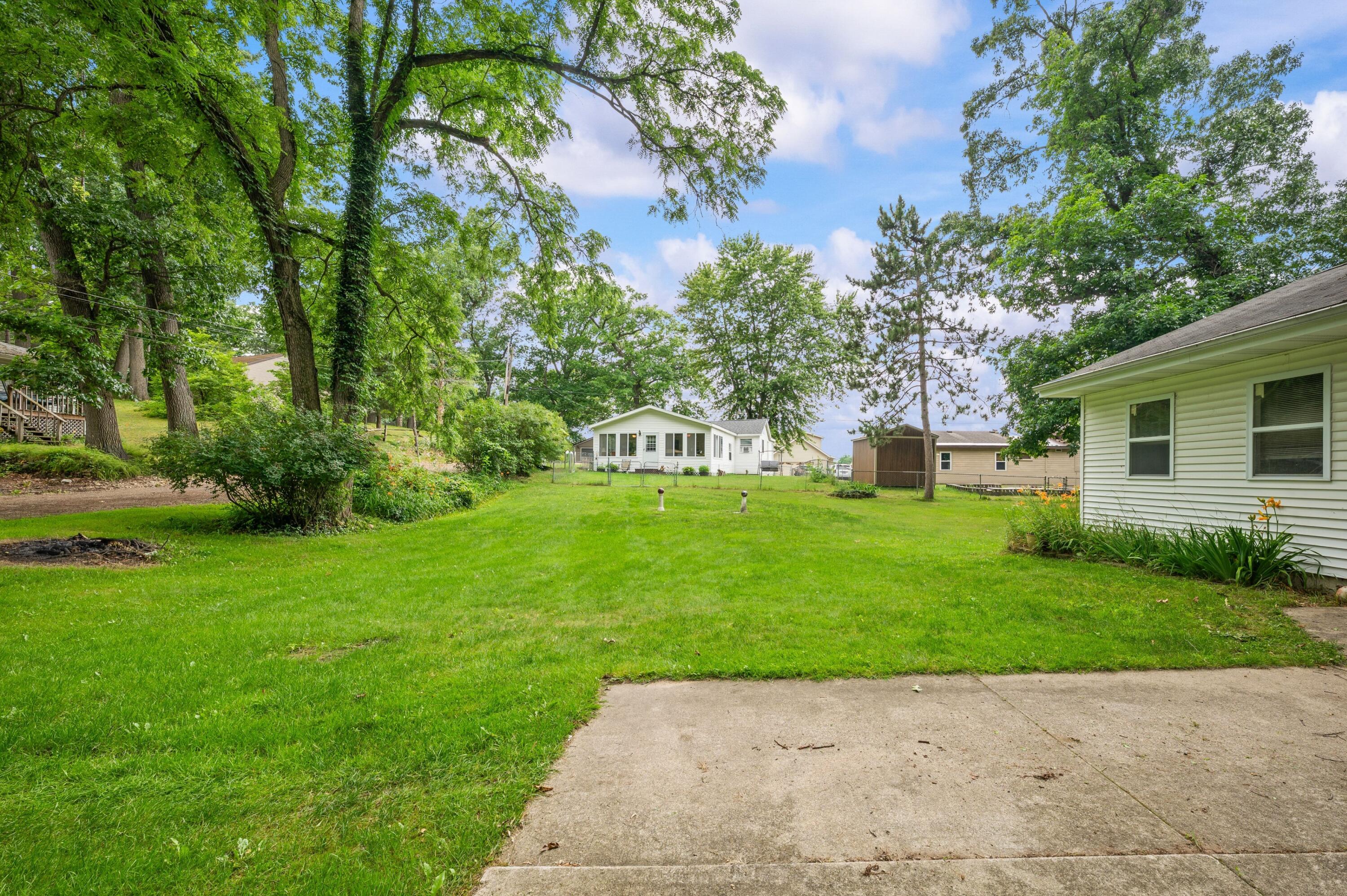 52653 Lakeview Drive Dowagiac MI 49047