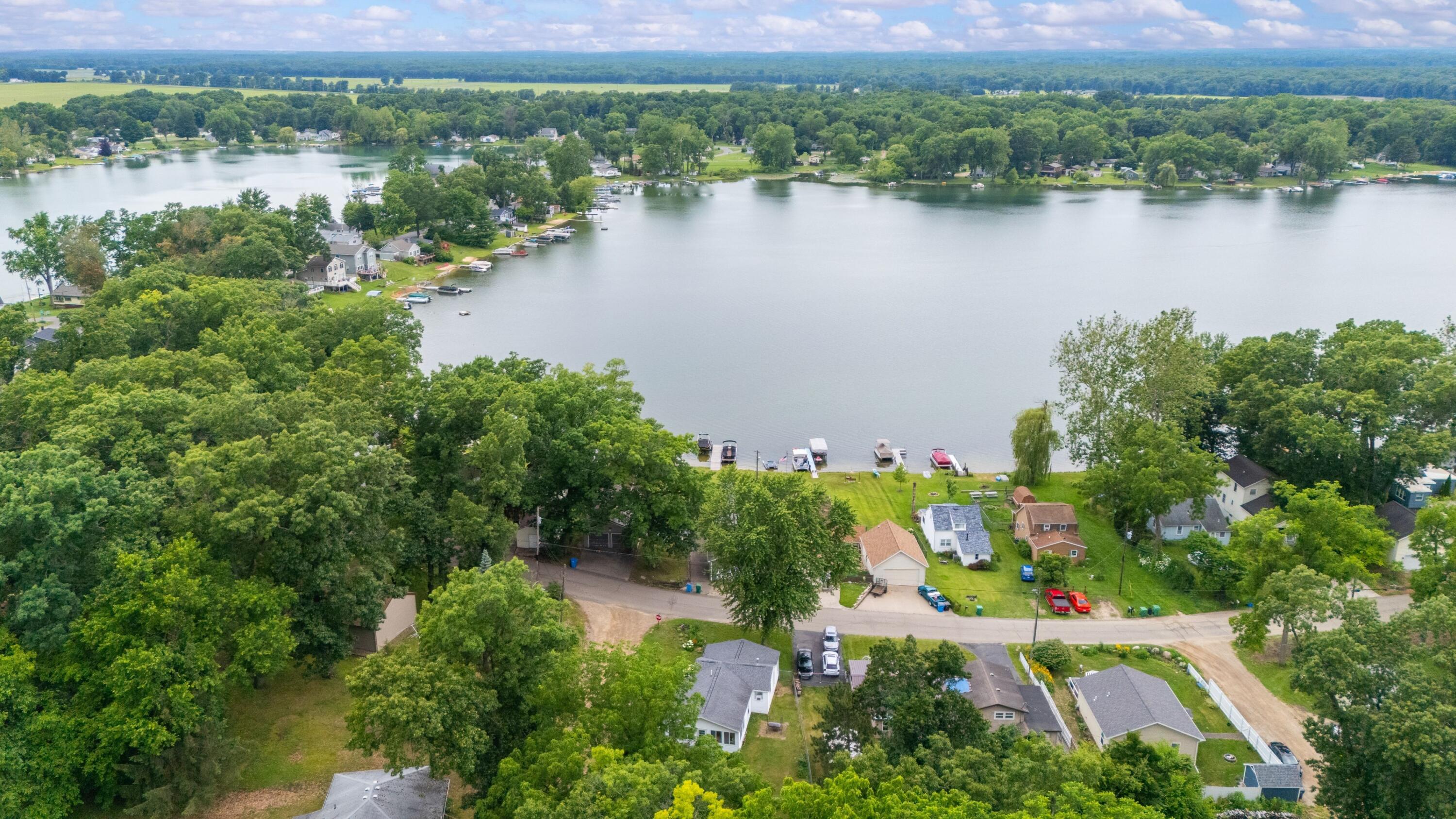 52653 Lakeview Drive Dowagiac MI 49047
