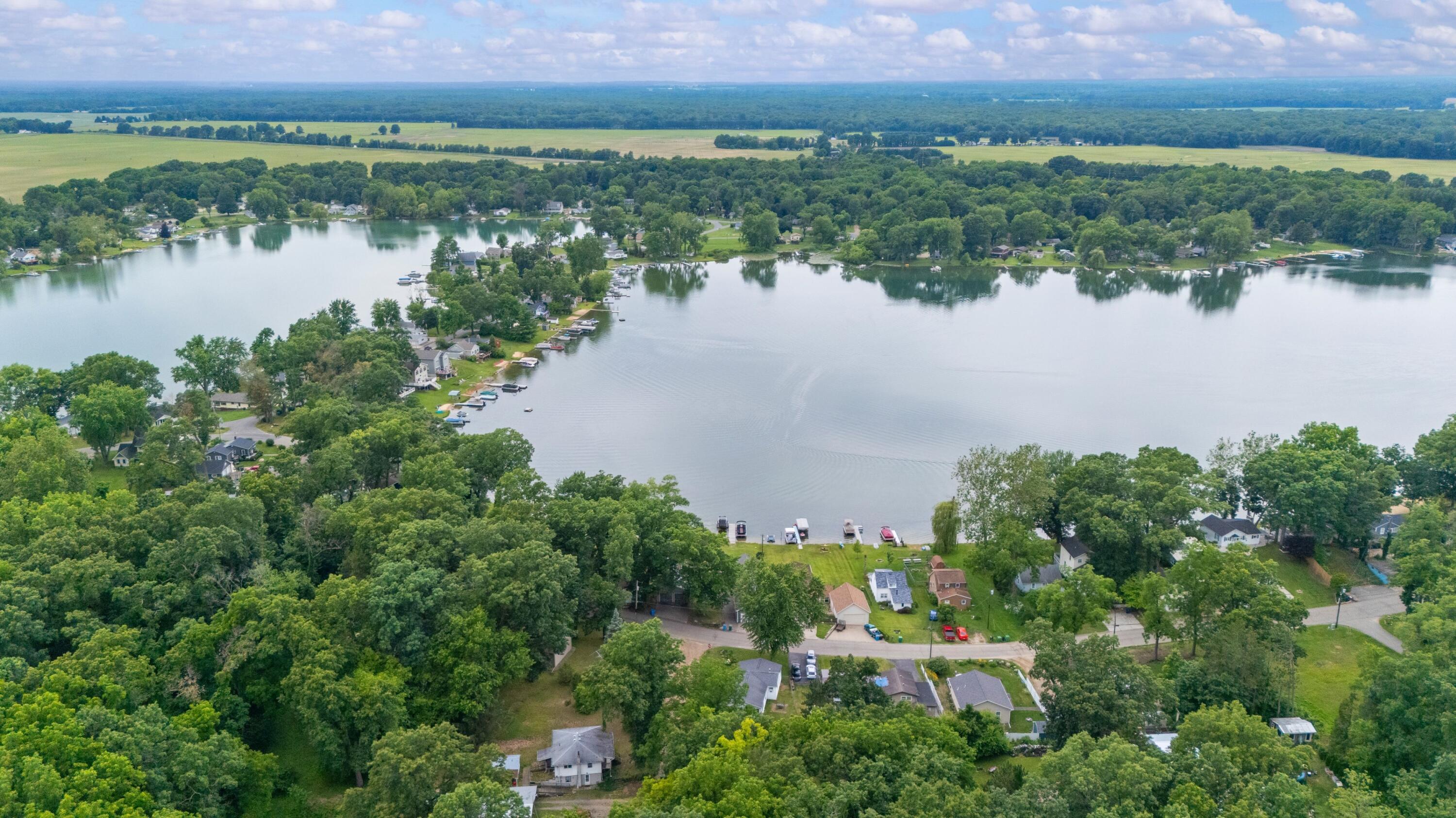 52653 Lakeview Drive Dowagiac MI 49047