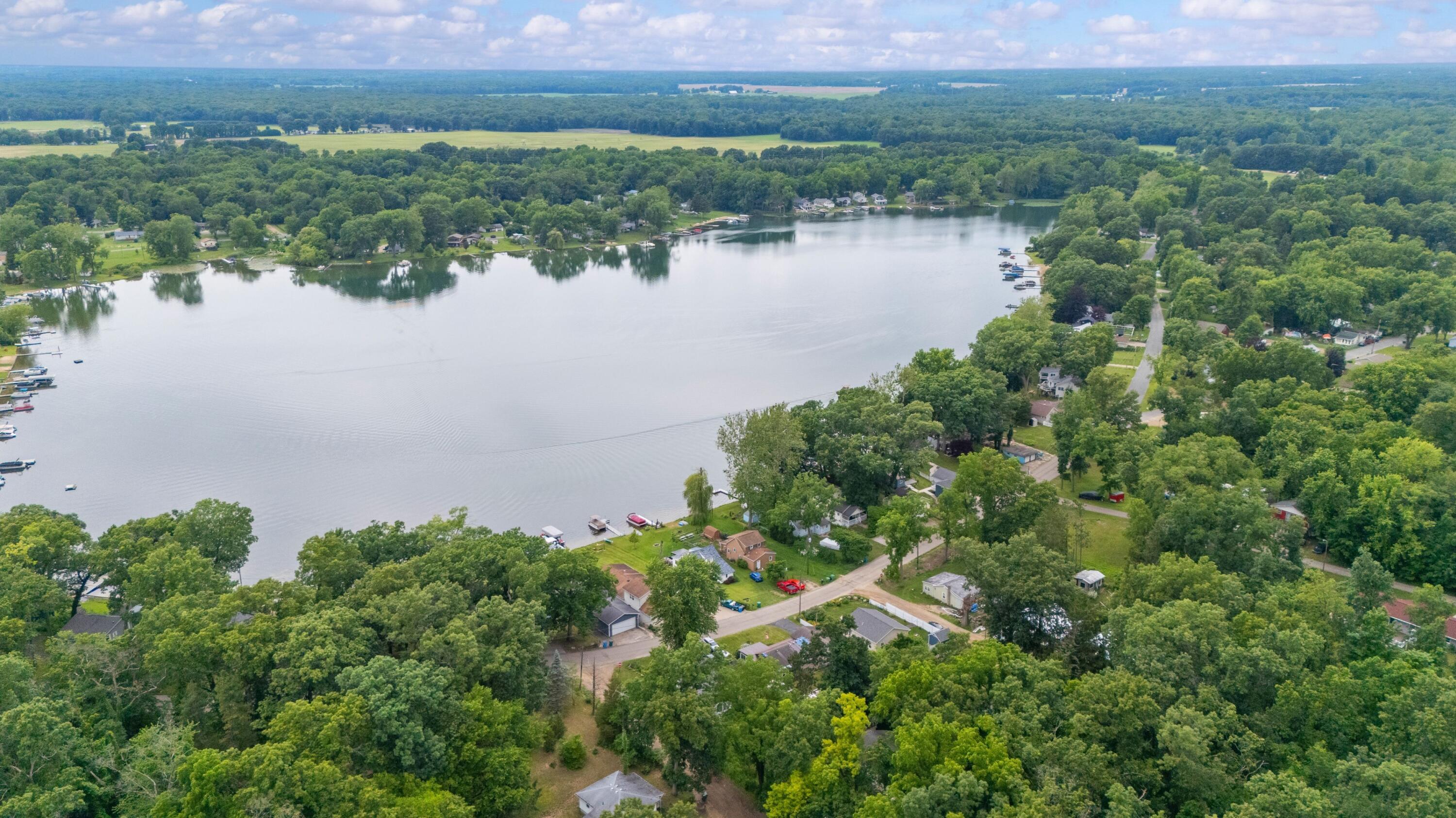 52653 Lakeview Drive Dowagiac MI 49047