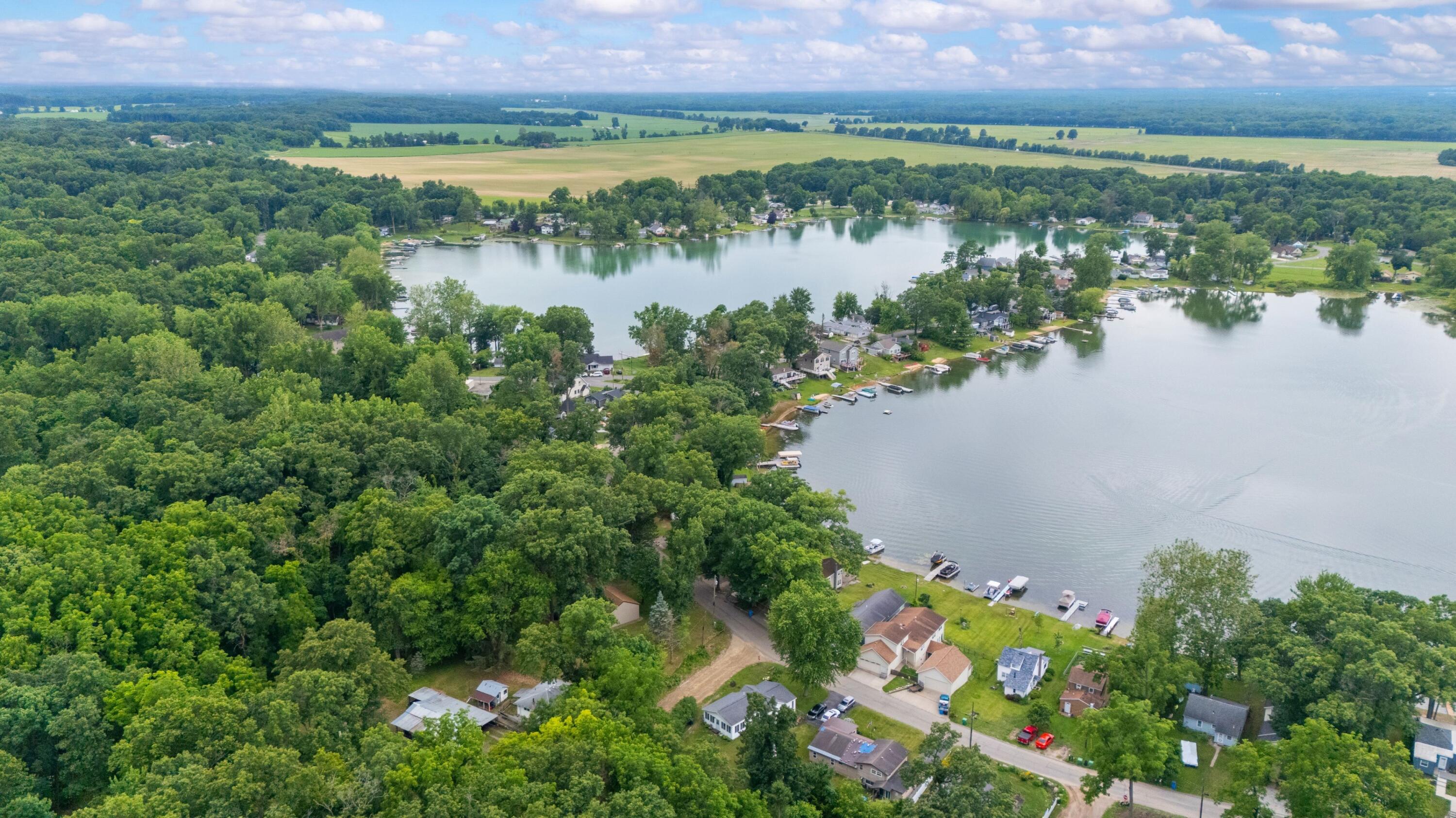 52653 Lakeview Drive Dowagiac MI 49047