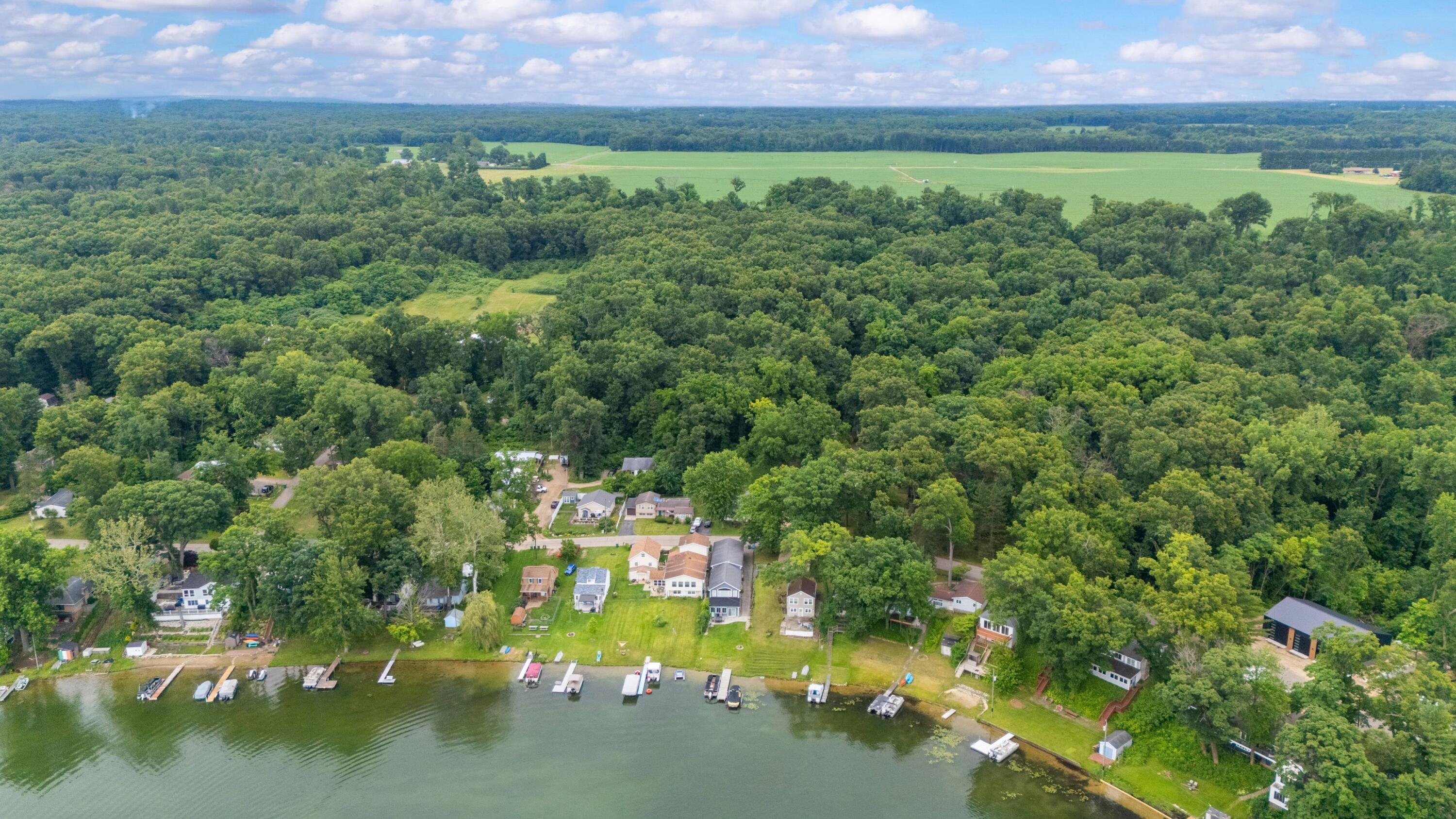 52653 Lakeview Drive Dowagiac MI 49047