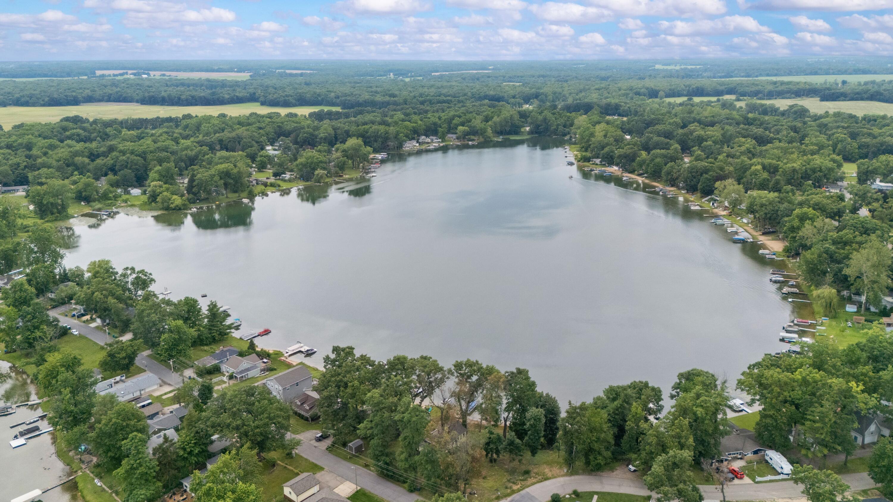 52653 Lakeview Drive Dowagiac MI 49047