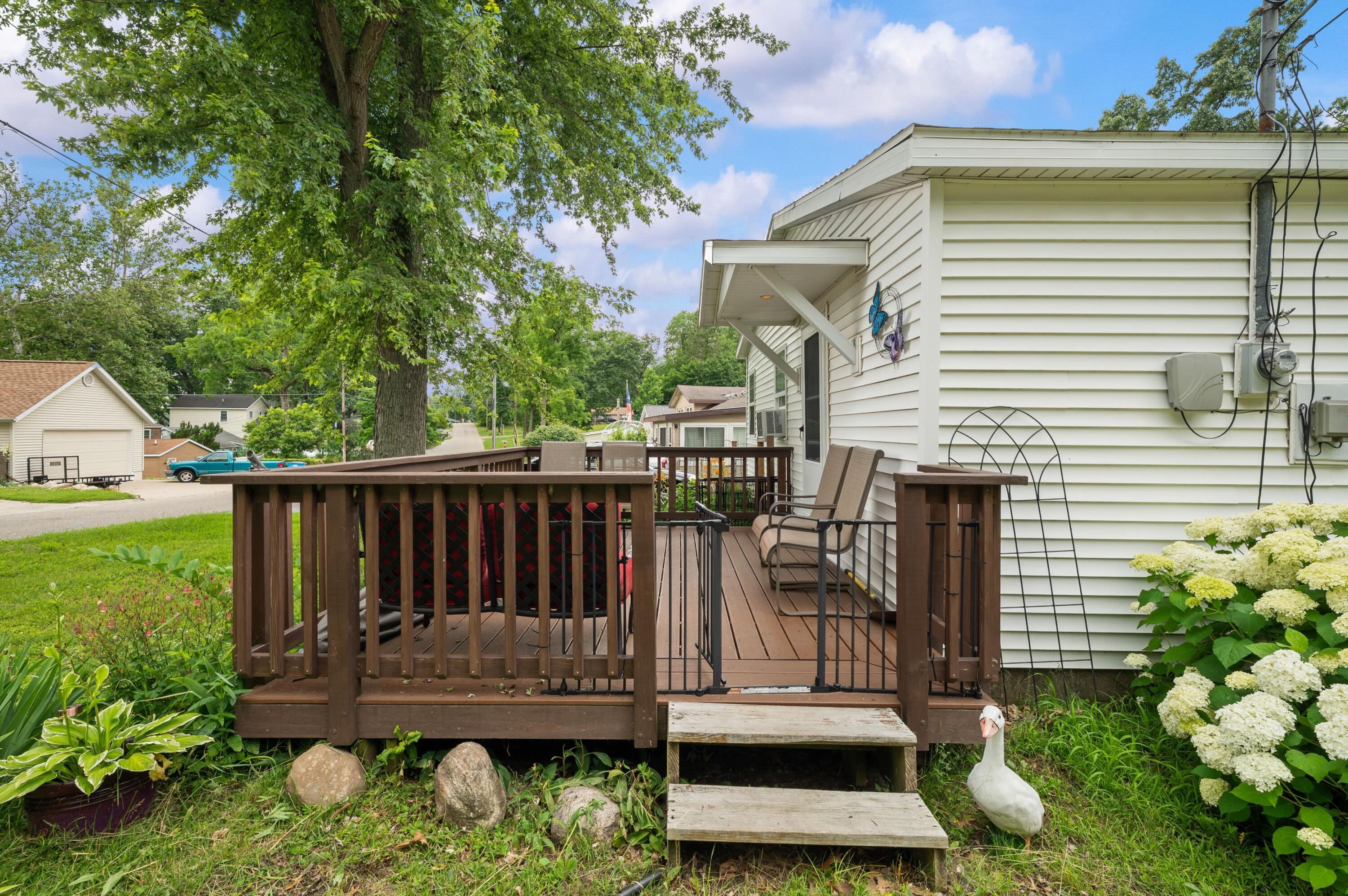 52653 Lakeview Drive Dowagiac MI 49047