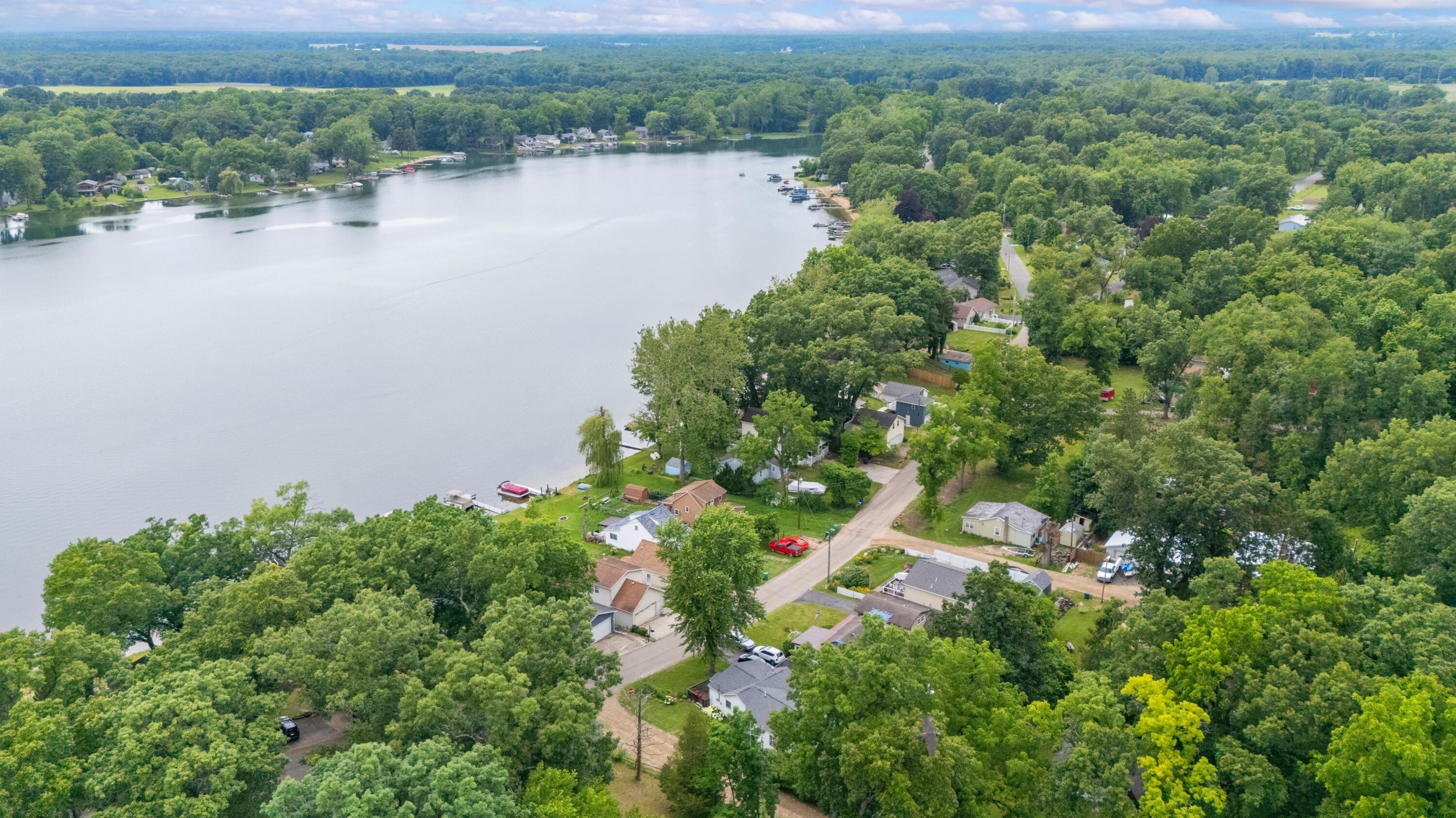 52653 Lakeview Drive Dowagiac MI 49047