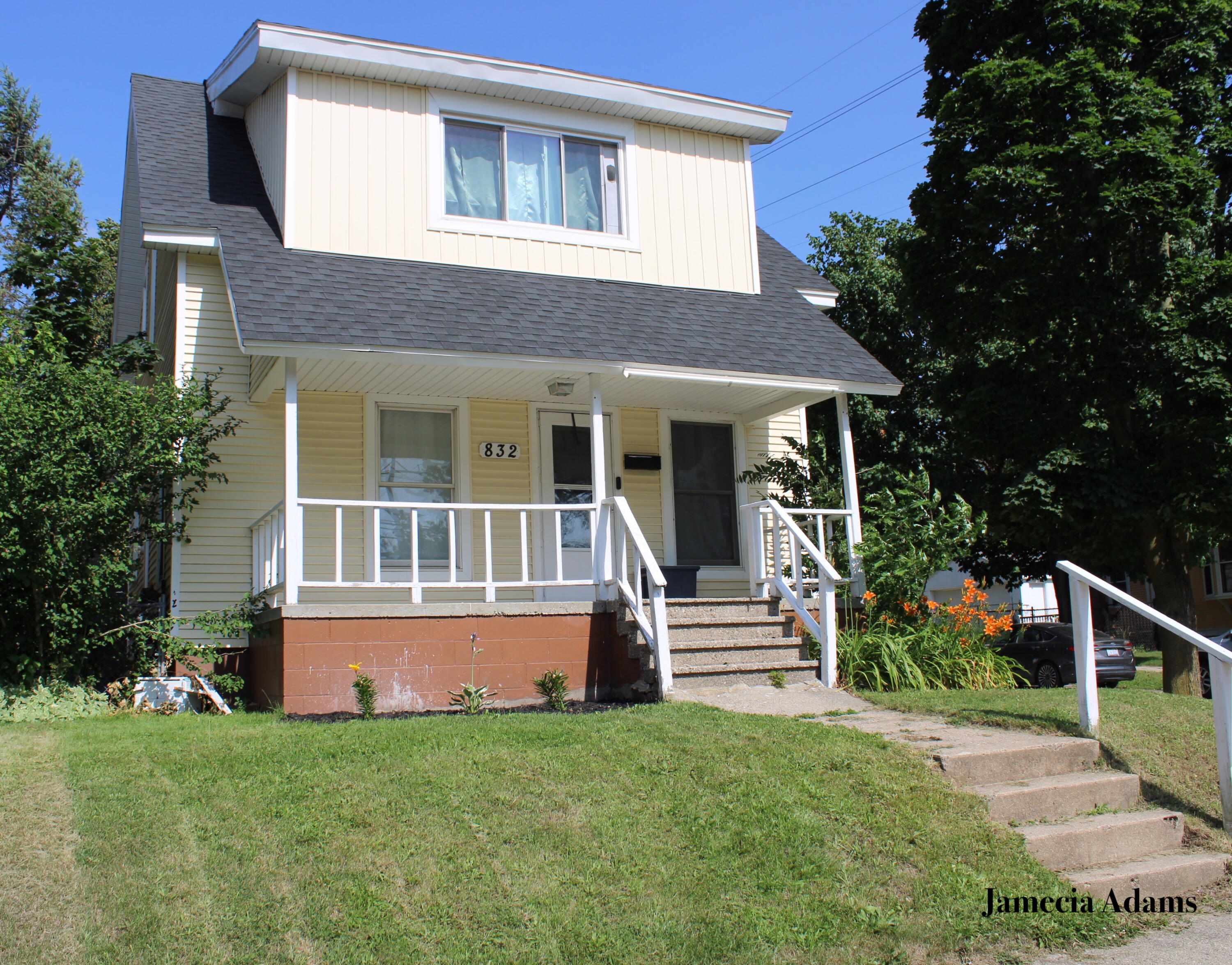 832 College Avenue NE Grand Rapids MI 49503