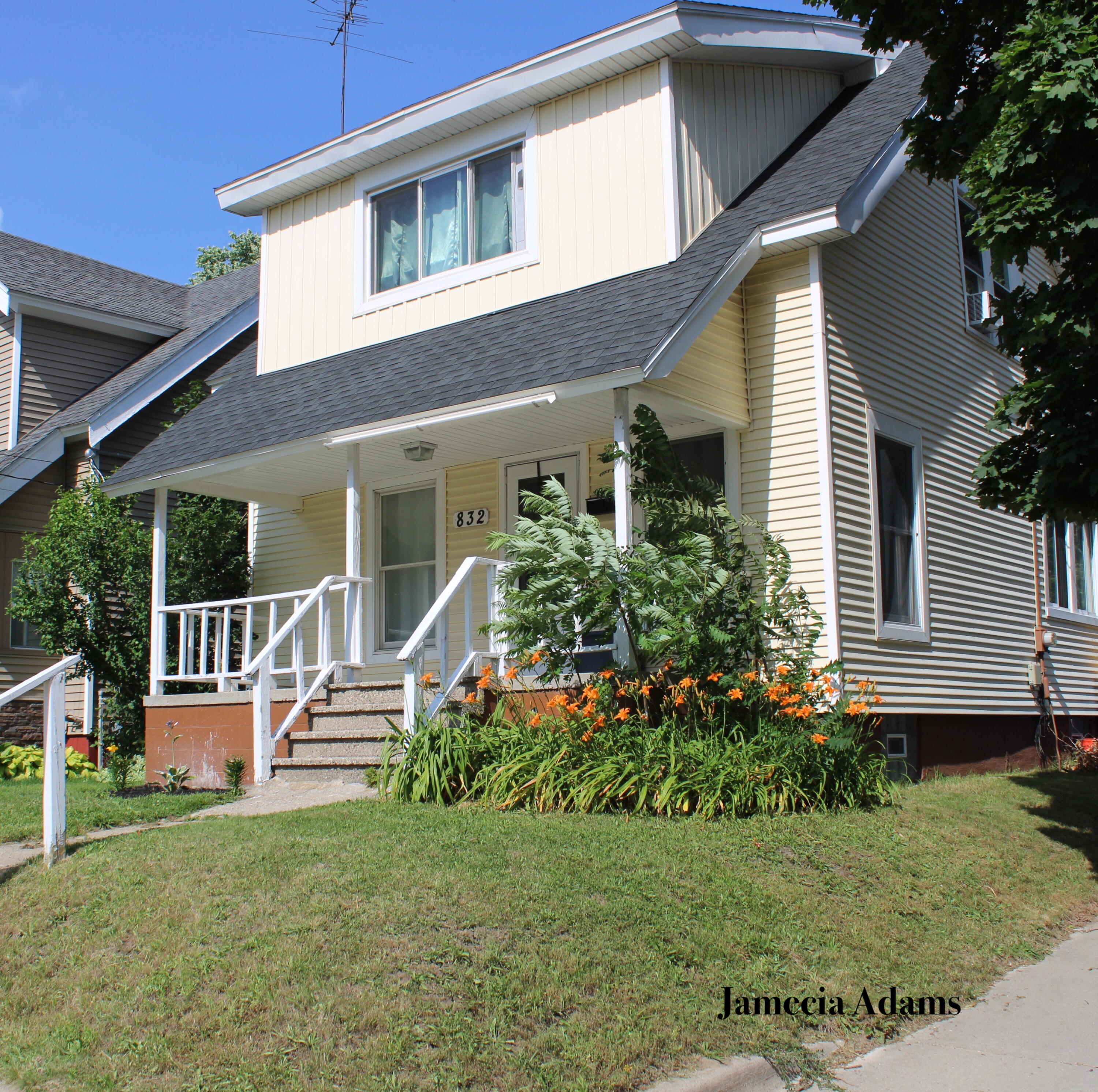832 College Avenue NE Grand Rapids MI 49503