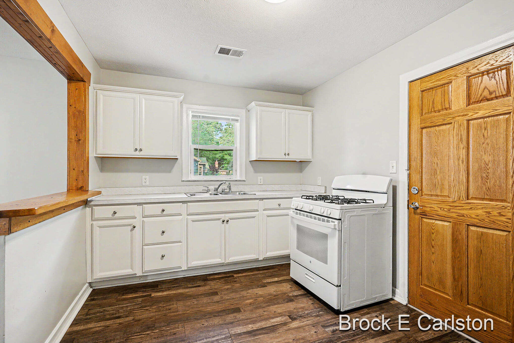 1756 Marquette Avenue Muskegon MI 49442