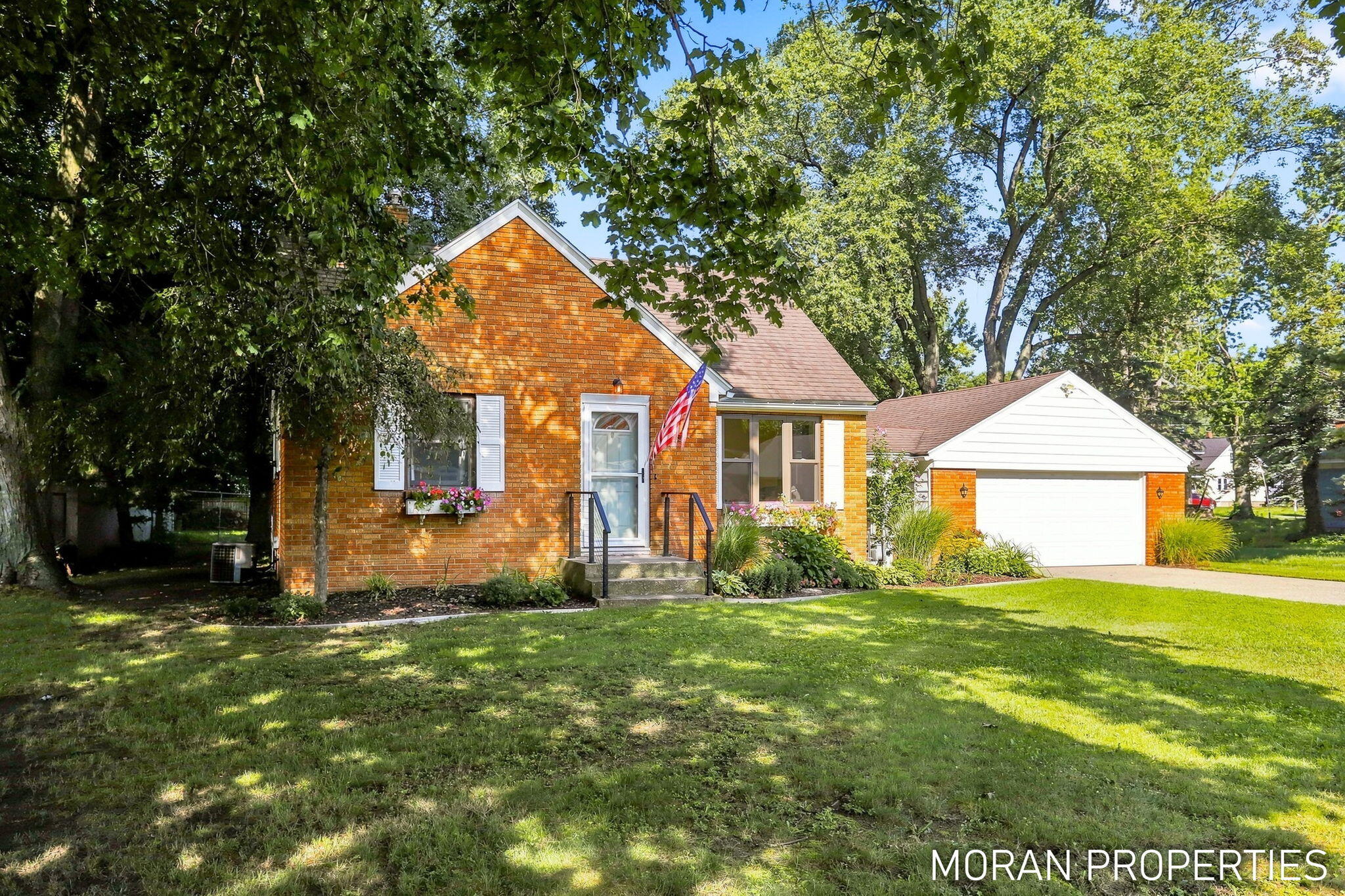 210 Hope Avenue Holland MI 49423