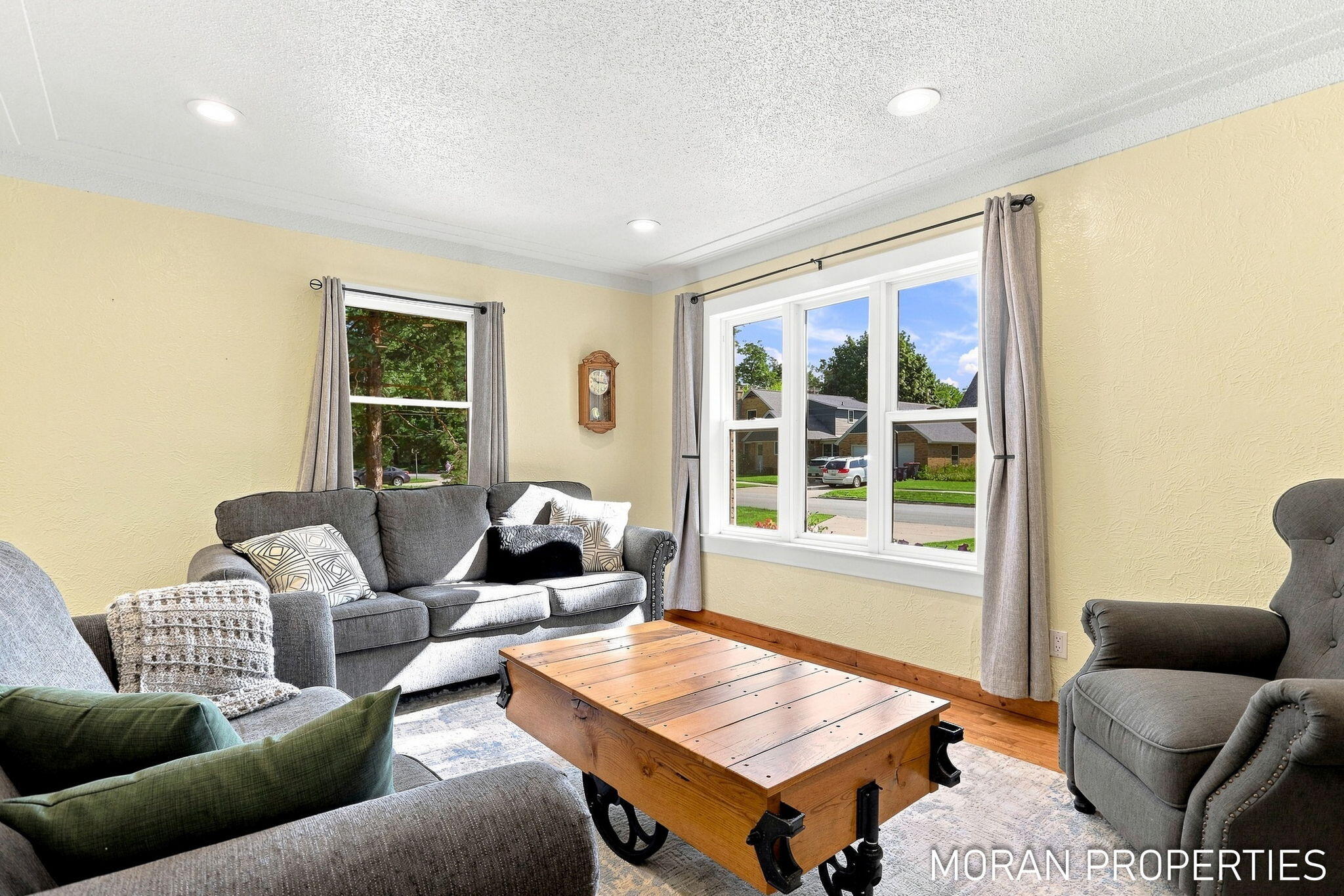 210 Hope Avenue Holland MI 49423
