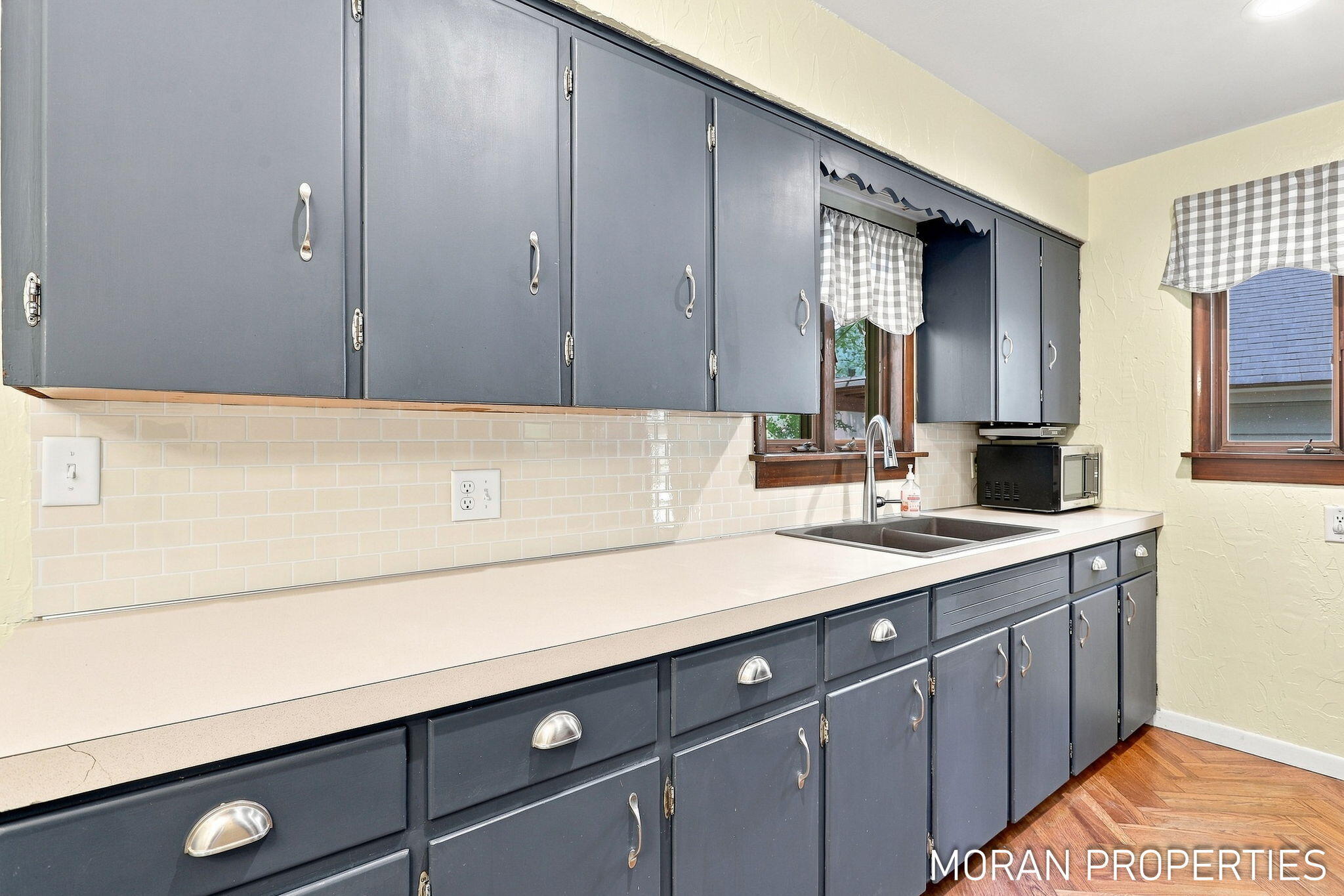 210 Hope Avenue Holland MI 49423