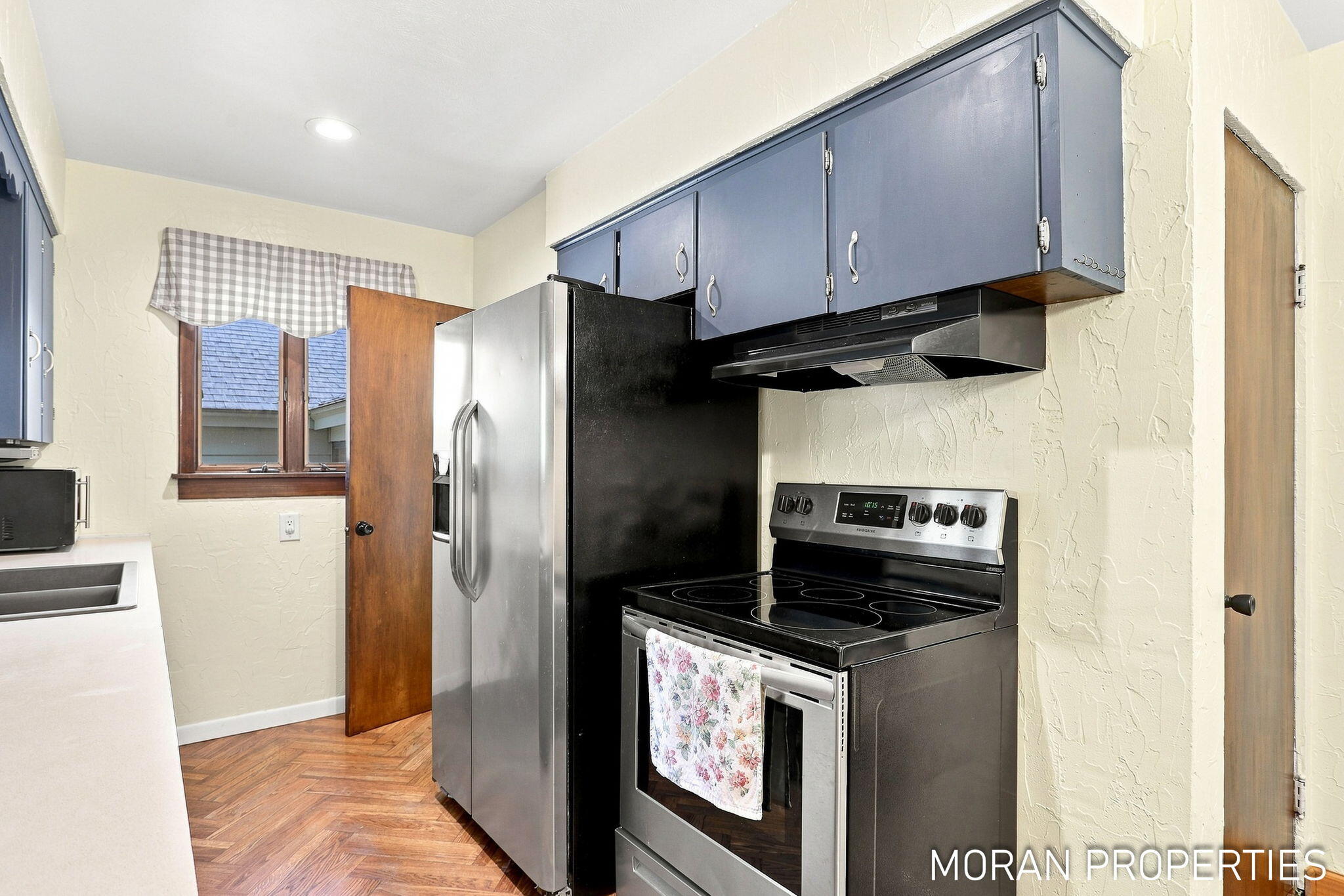 210 Hope Avenue Holland MI 49423
