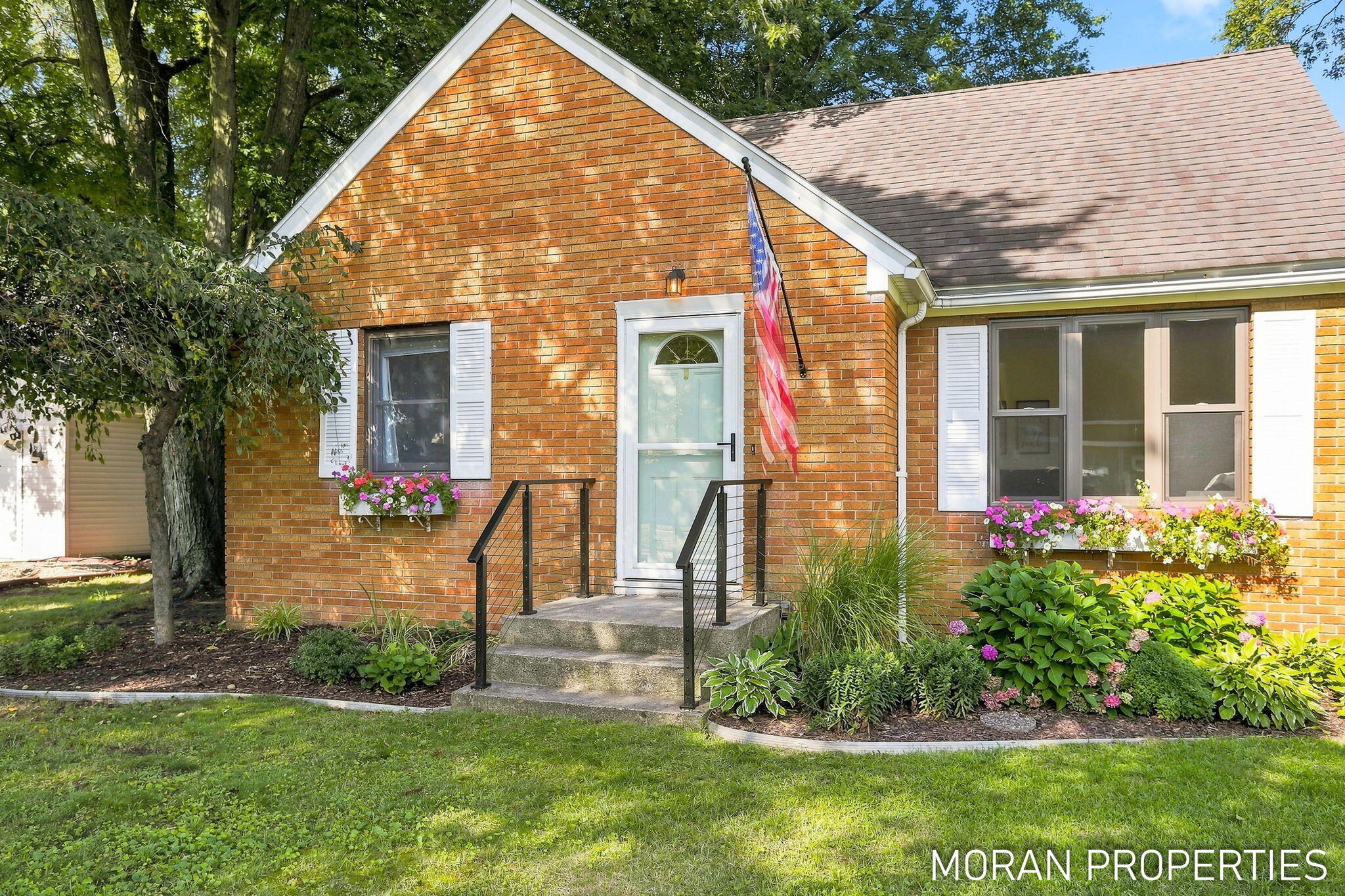 210 Hope Avenue Holland MI 49423