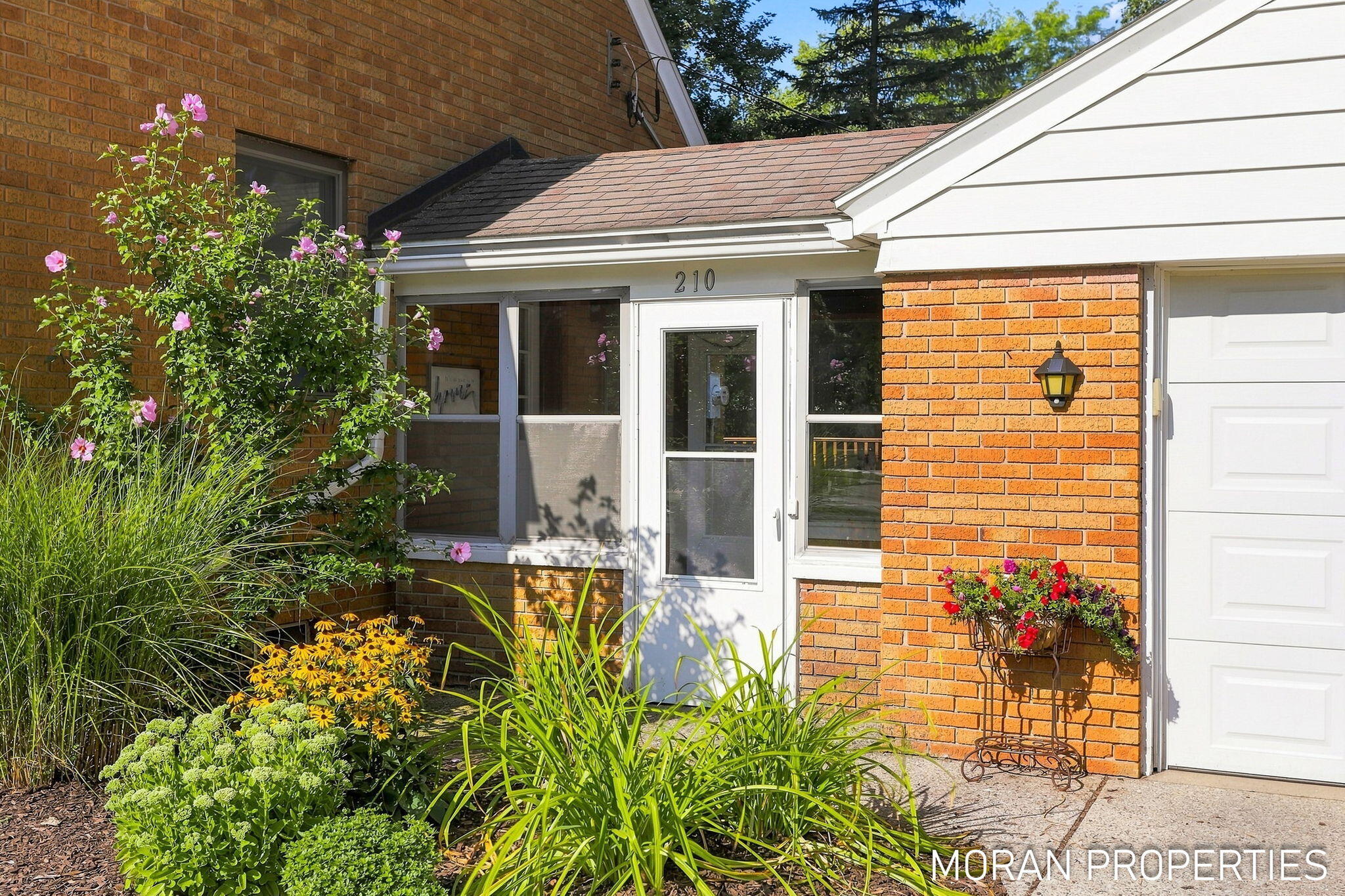 210 Hope Avenue Holland MI 49423