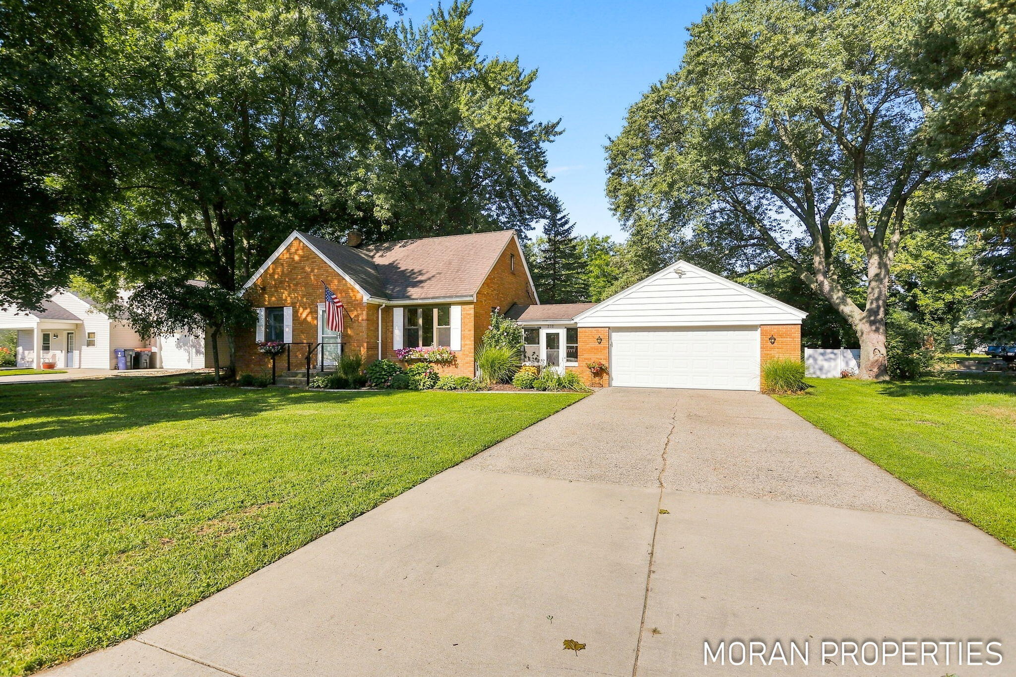 210 Hope Avenue Holland MI 49423