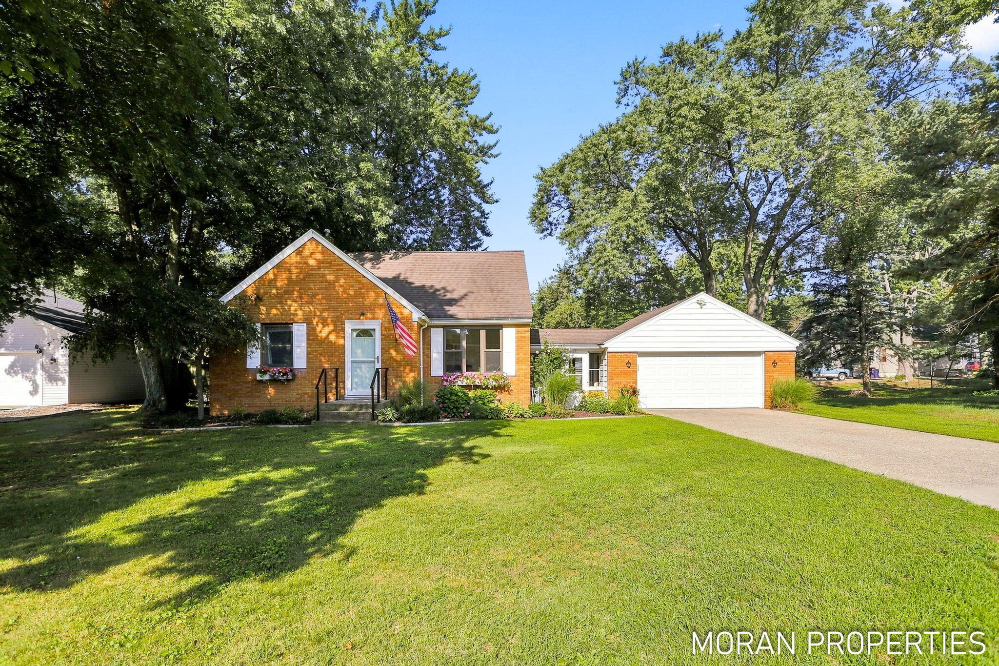 210 Hope Avenue Holland MI 49423