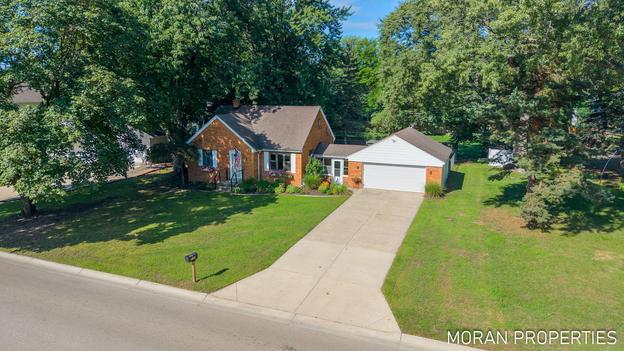 210 Hope Avenue Holland MI 49423