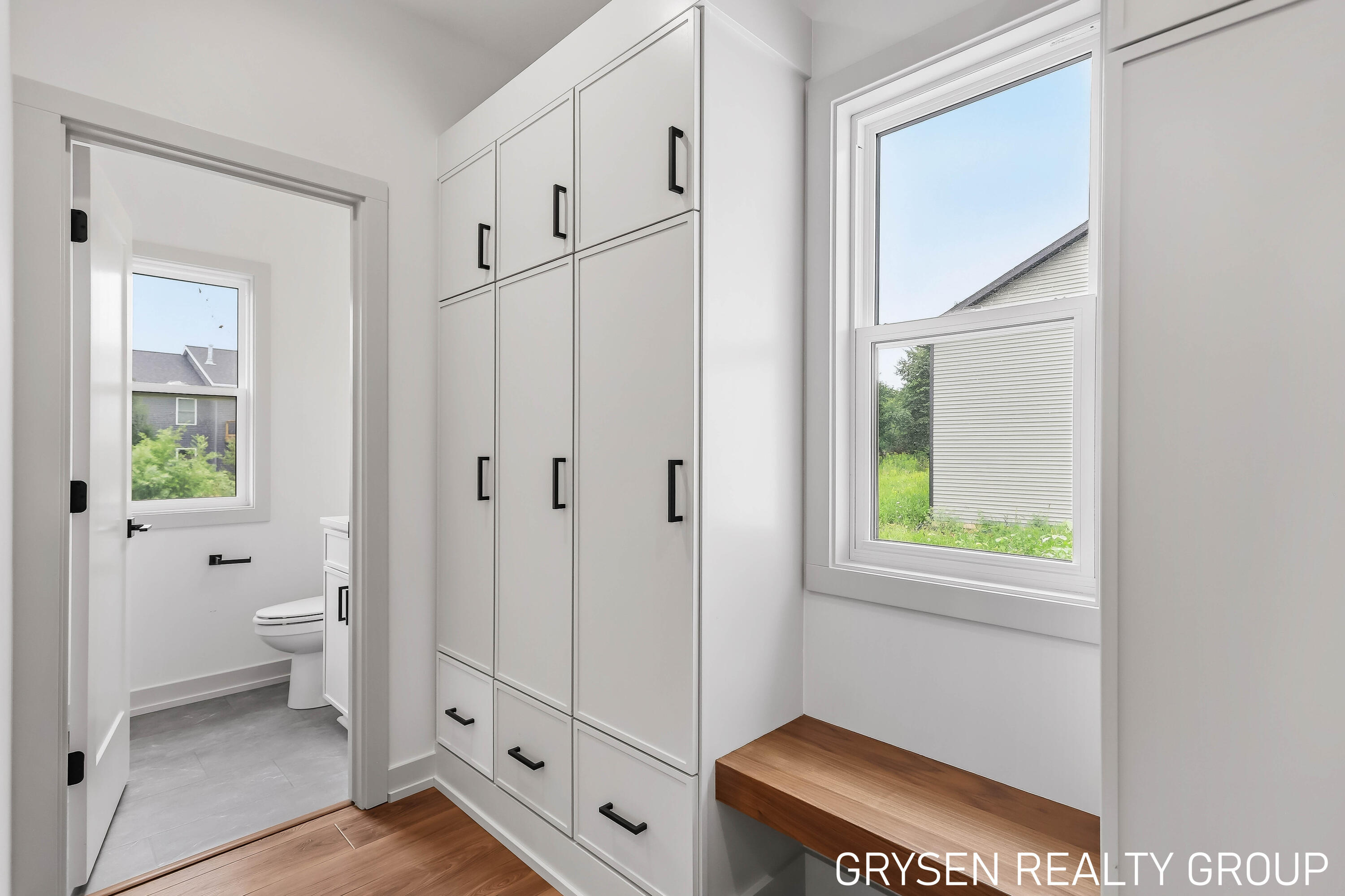 1839 Stratford Lane NW Grand Rapids MI 49534