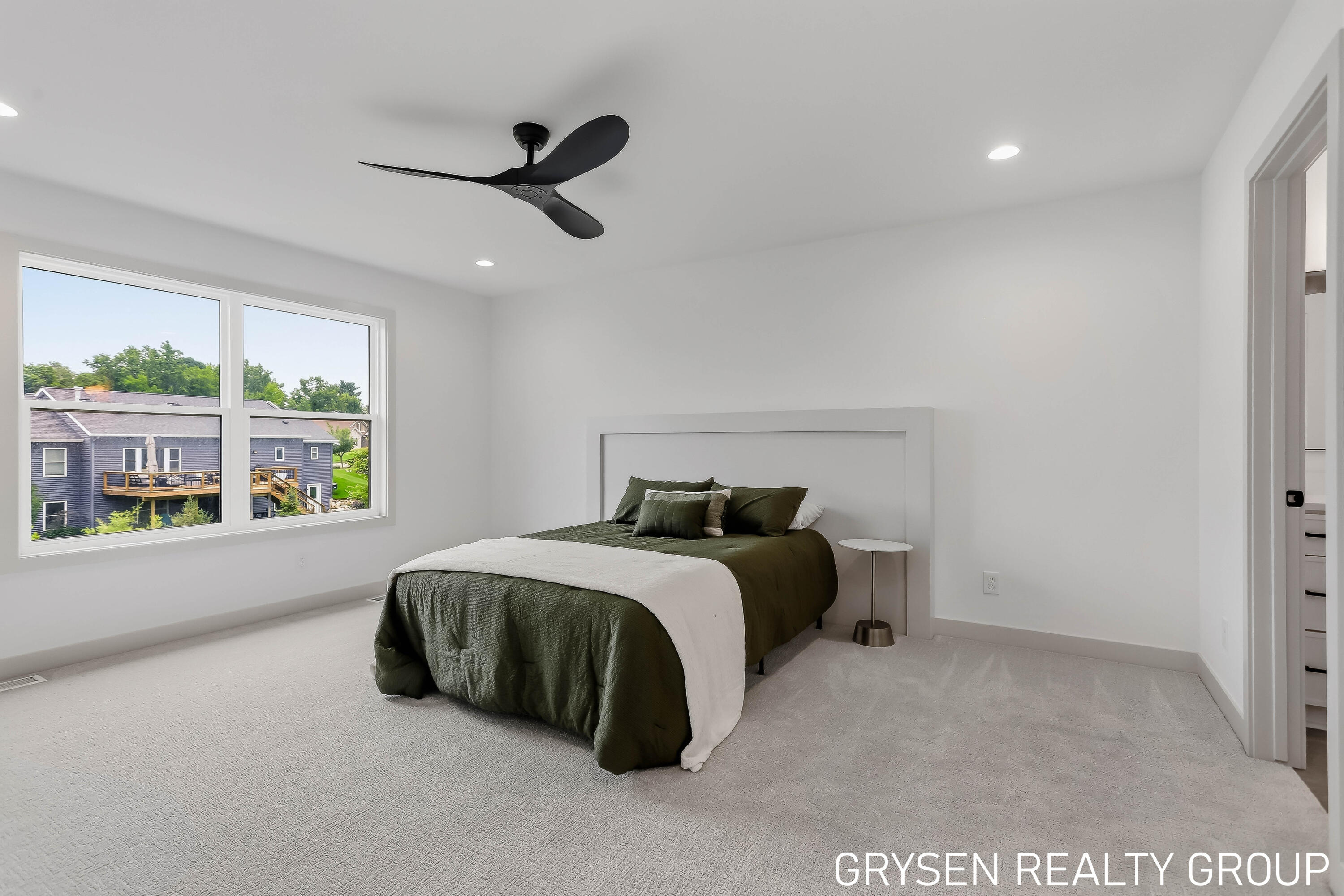 1839 Stratford Lane NW Grand Rapids MI 49534