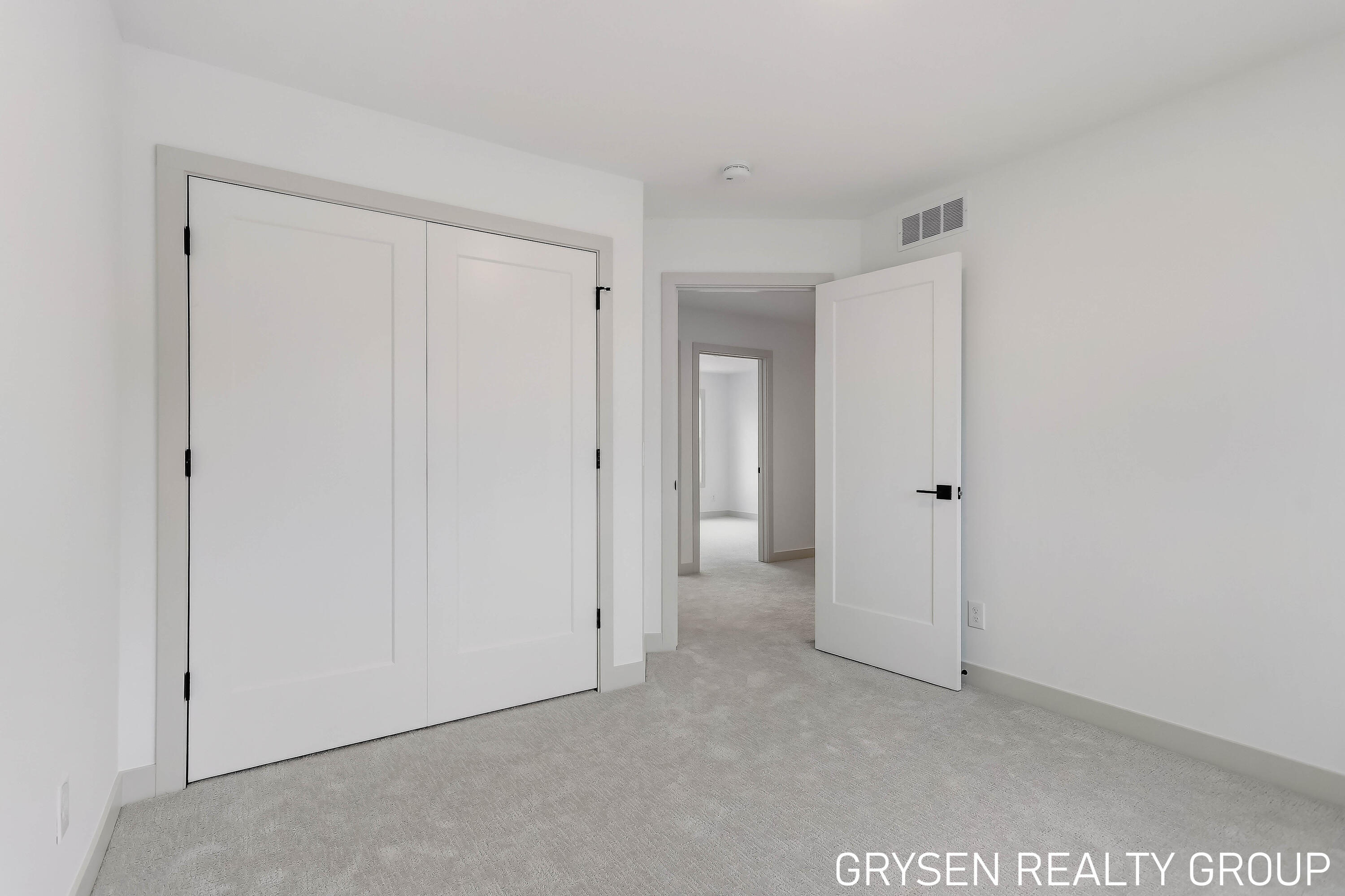 1839 Stratford Lane NW Grand Rapids MI 49534