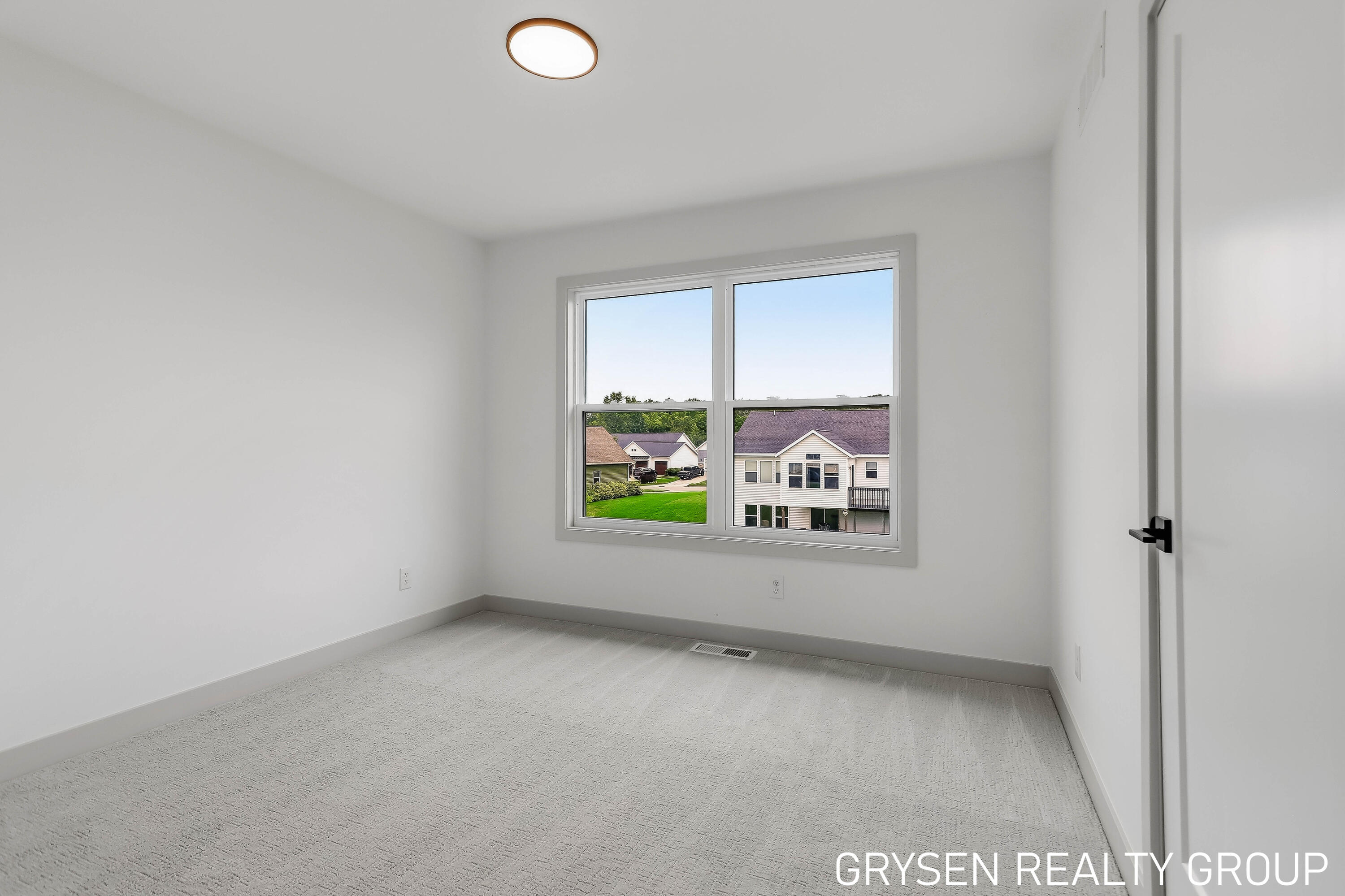 1839 Stratford Lane NW Grand Rapids MI 49534