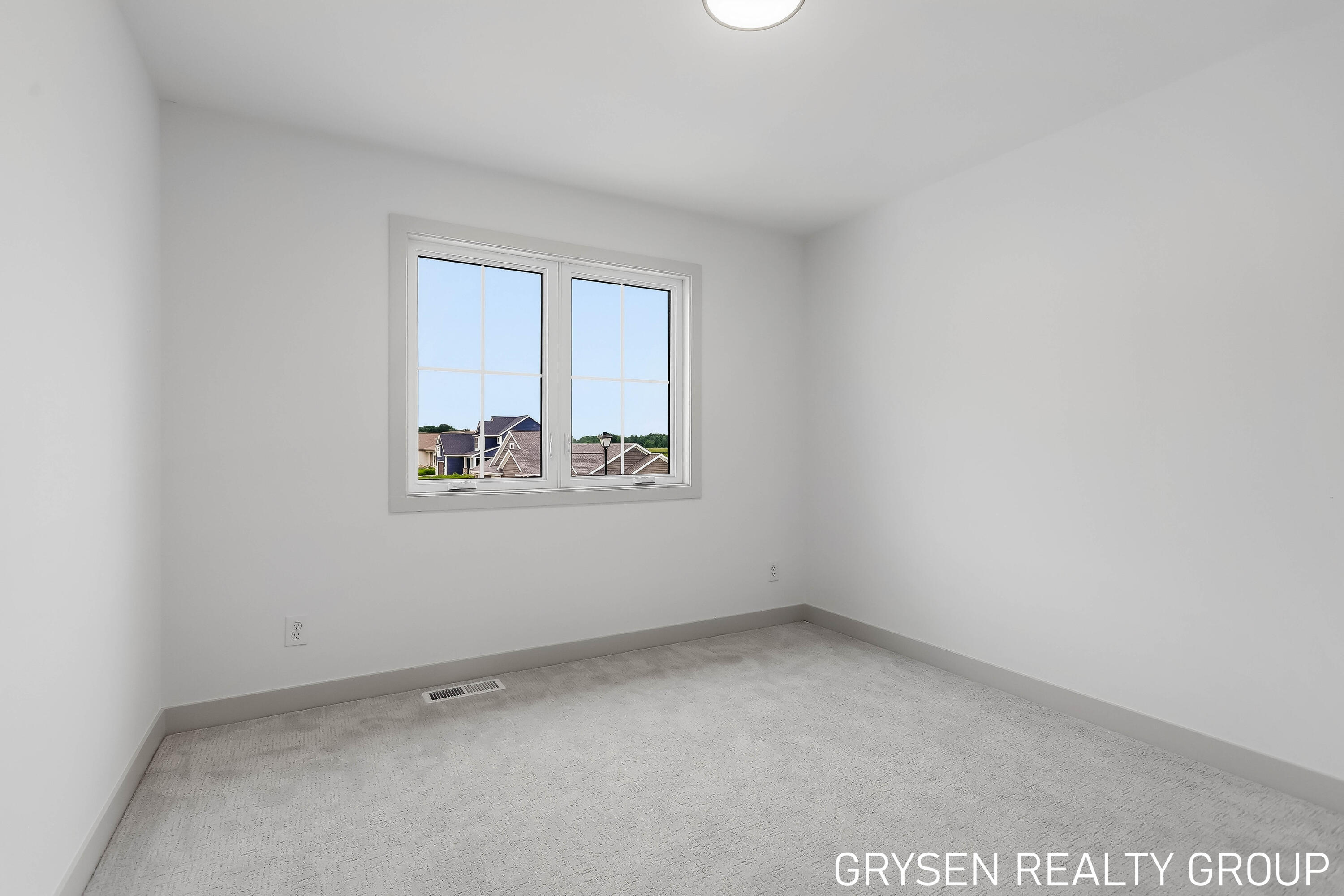 1839 Stratford Lane NW Grand Rapids MI 49534
