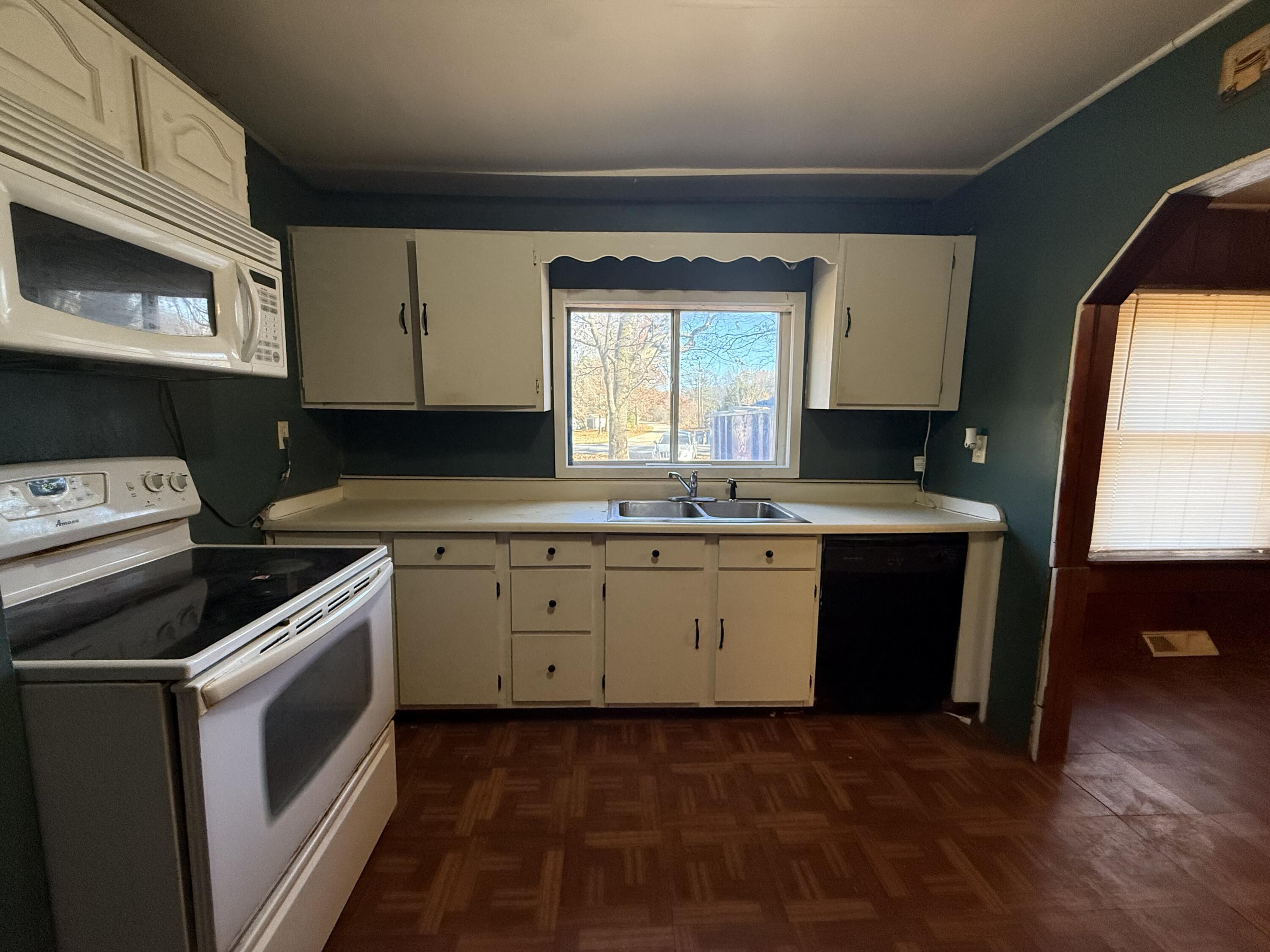 13507 152nd Avenue Grand Haven MI 49417