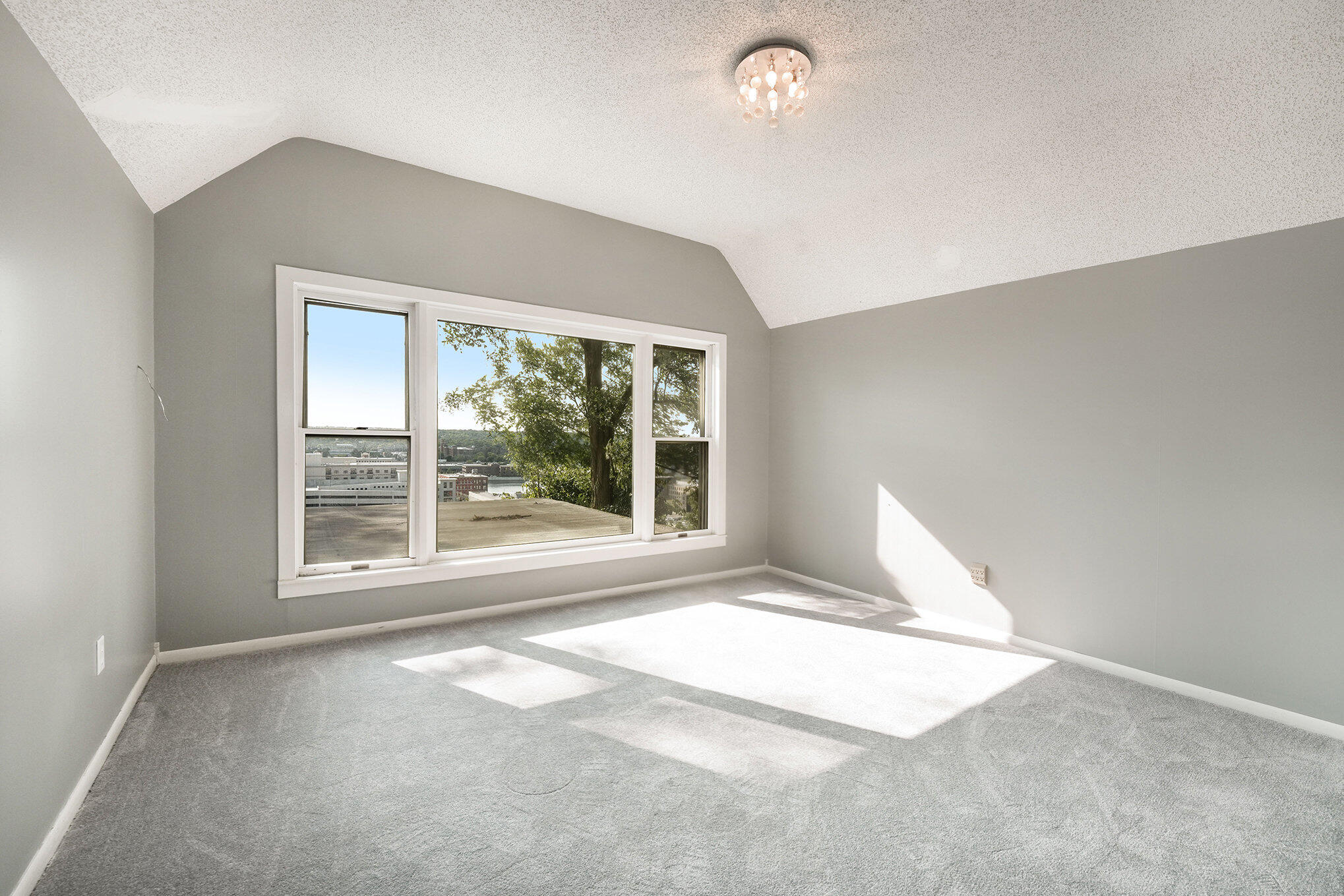 729 Fairview Avenue NE Grand Rapids MI 49503