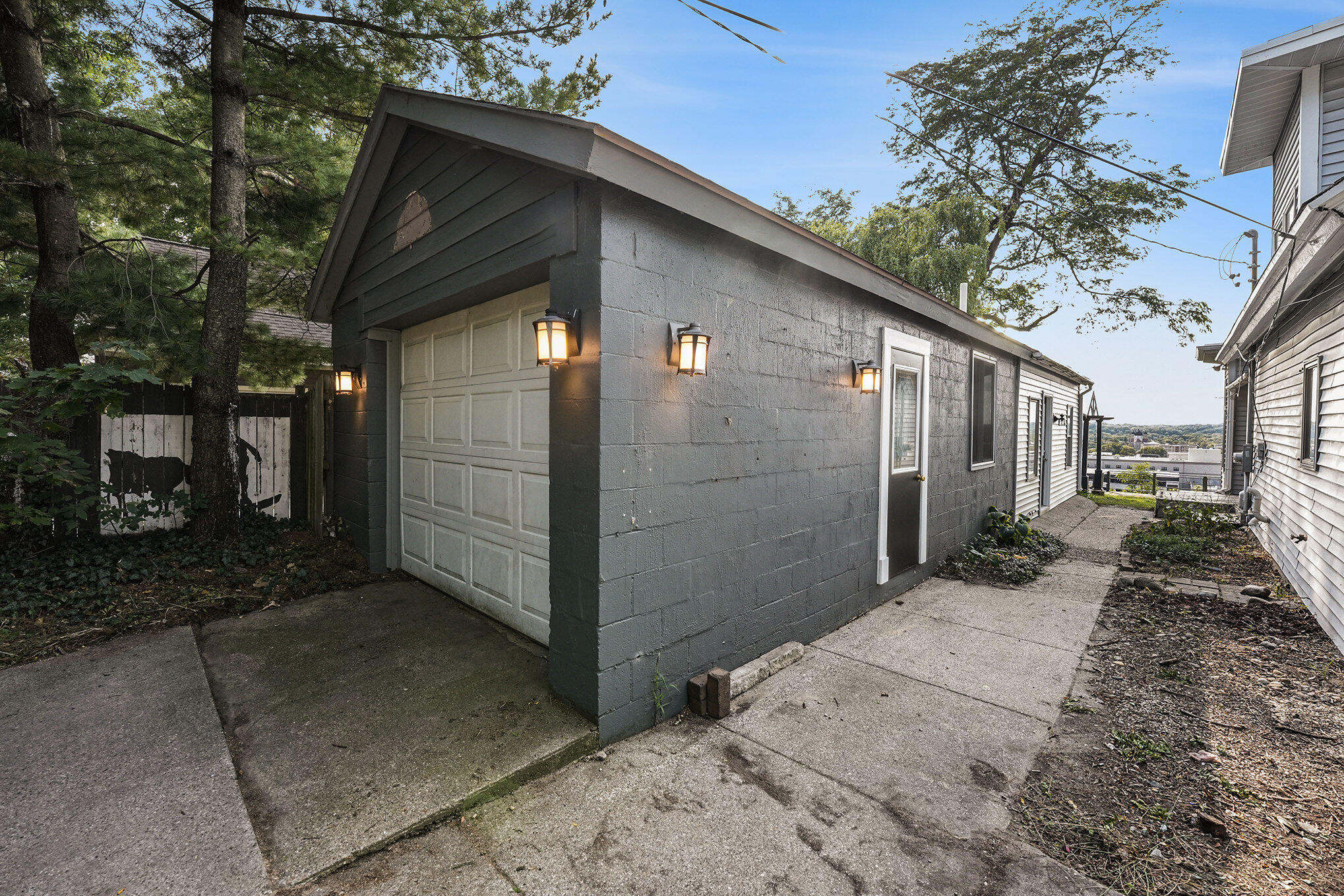 729 Fairview Avenue NE Grand Rapids MI 49503