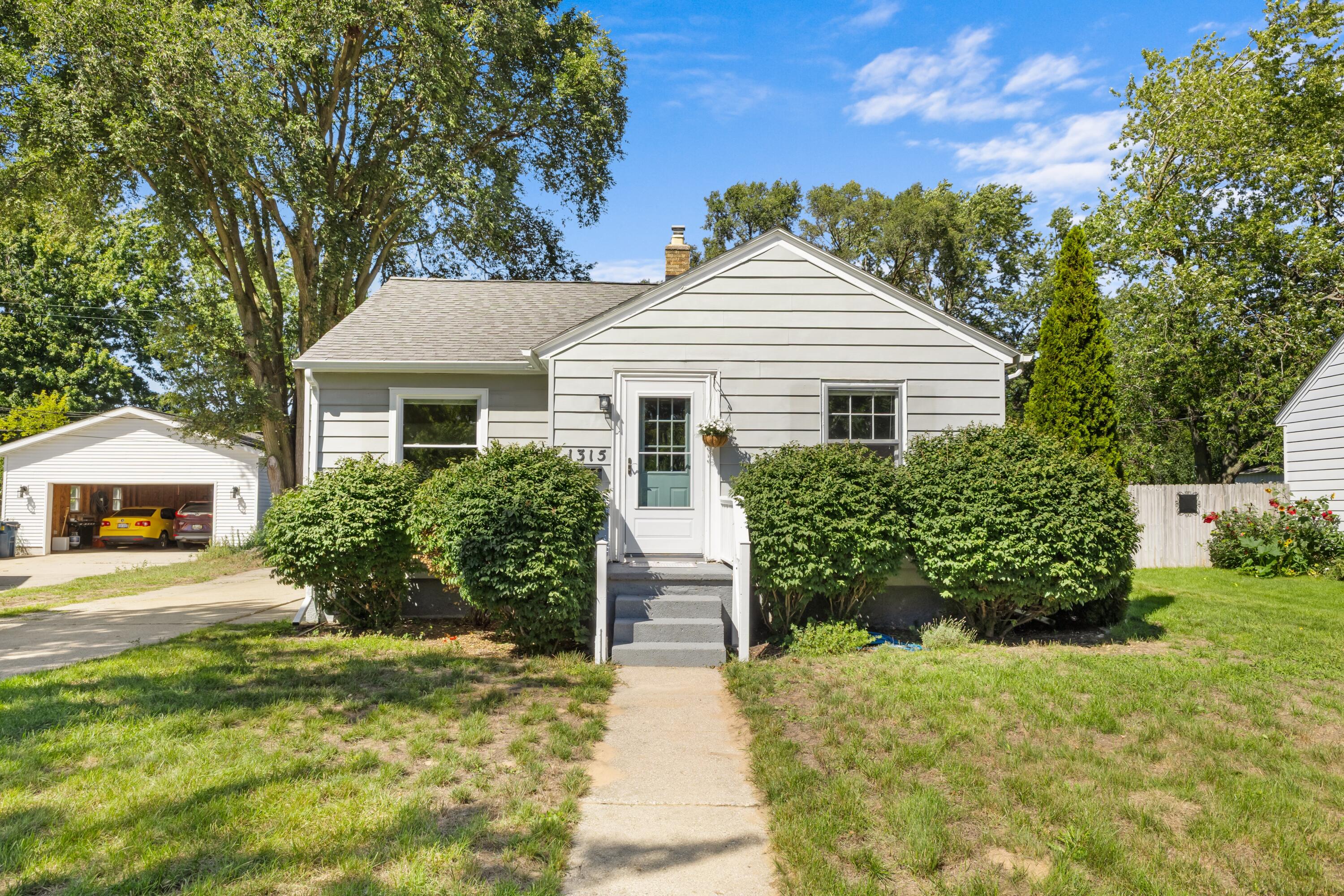 1315 Grant Avenue Grand Haven MI 49417
