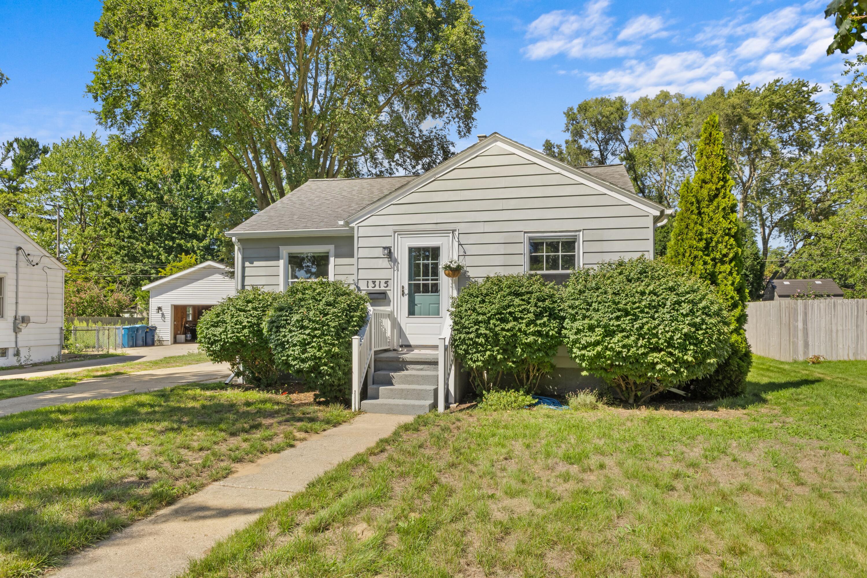 1315 Grant Avenue Grand Haven MI 49417
