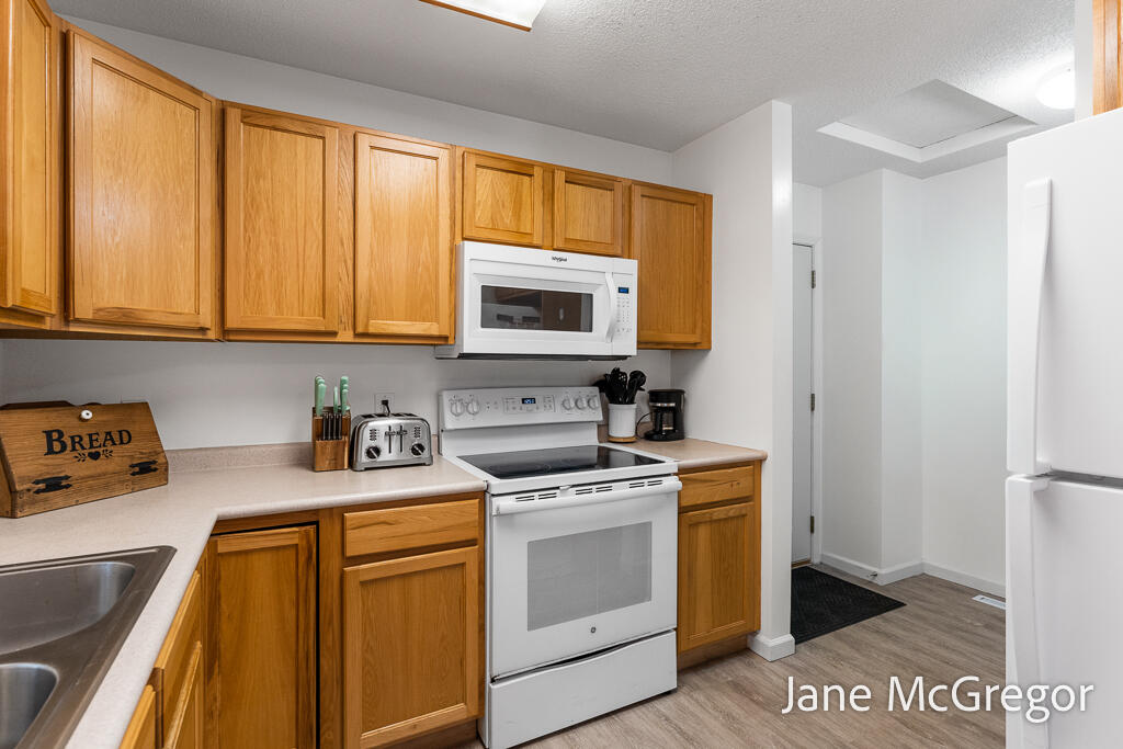 2356 Oak River Lane Muskegon MI 49445