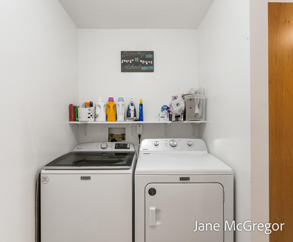 2356 Oak River Lane Muskegon MI 49445