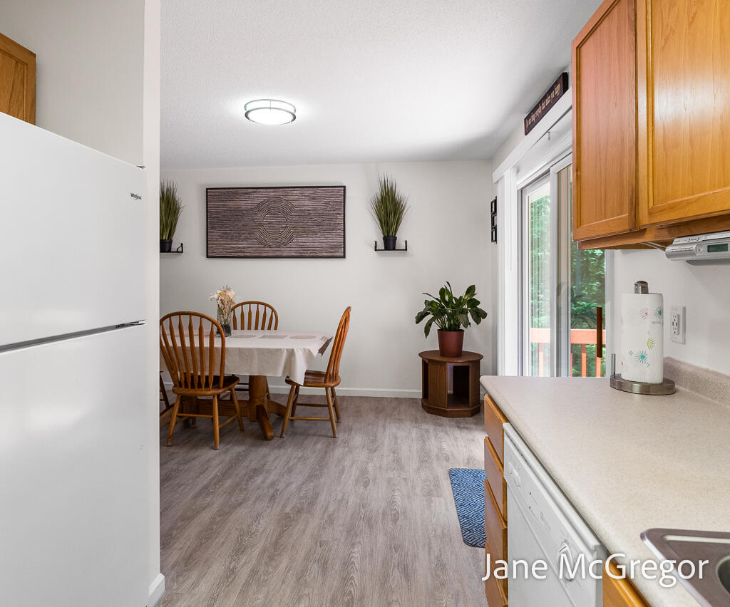2356 Oak River Lane Muskegon MI 49445