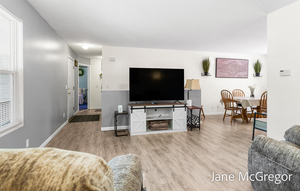 2356 Oak River Lane Muskegon MI 49445