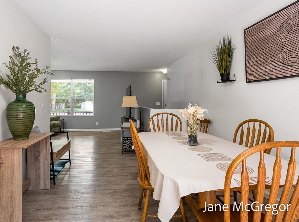 2356 Oak River Lane Muskegon MI 49445