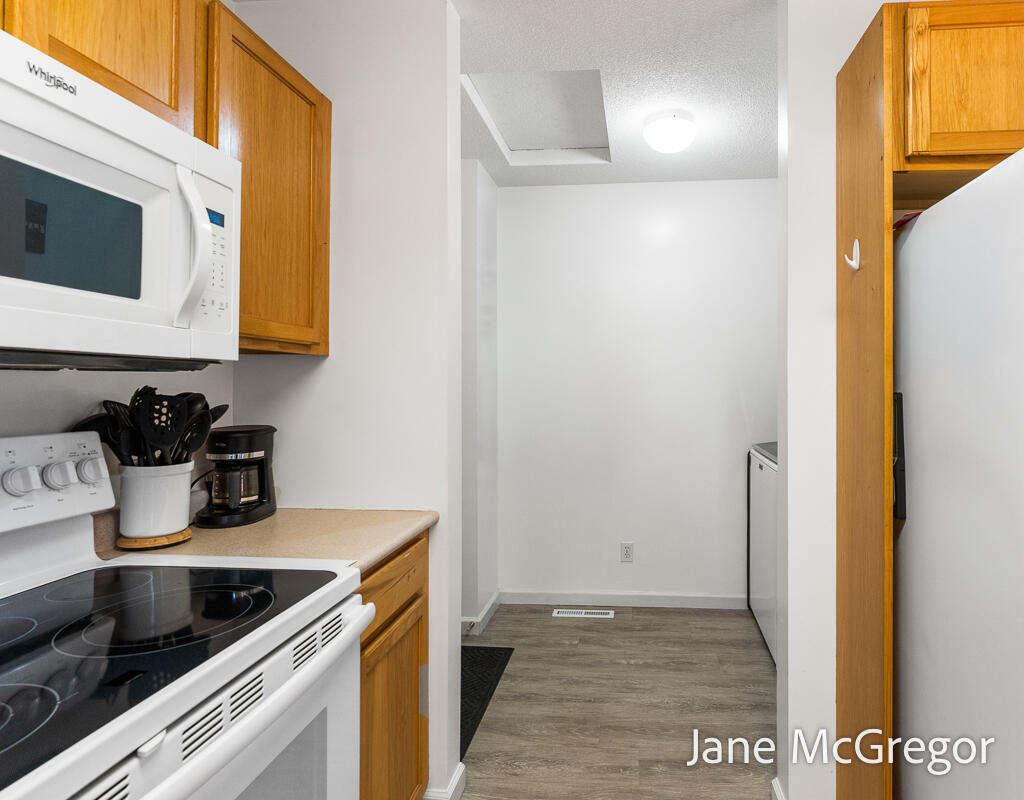 2356 Oak River Lane Muskegon MI 49445